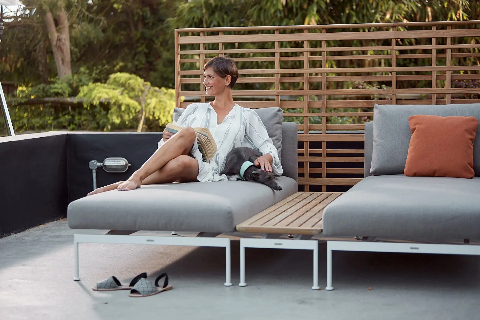 Barlow Tyrie - Layout Double Chaise - Double seats and single backs + single low arms (Forge Grey Frame)