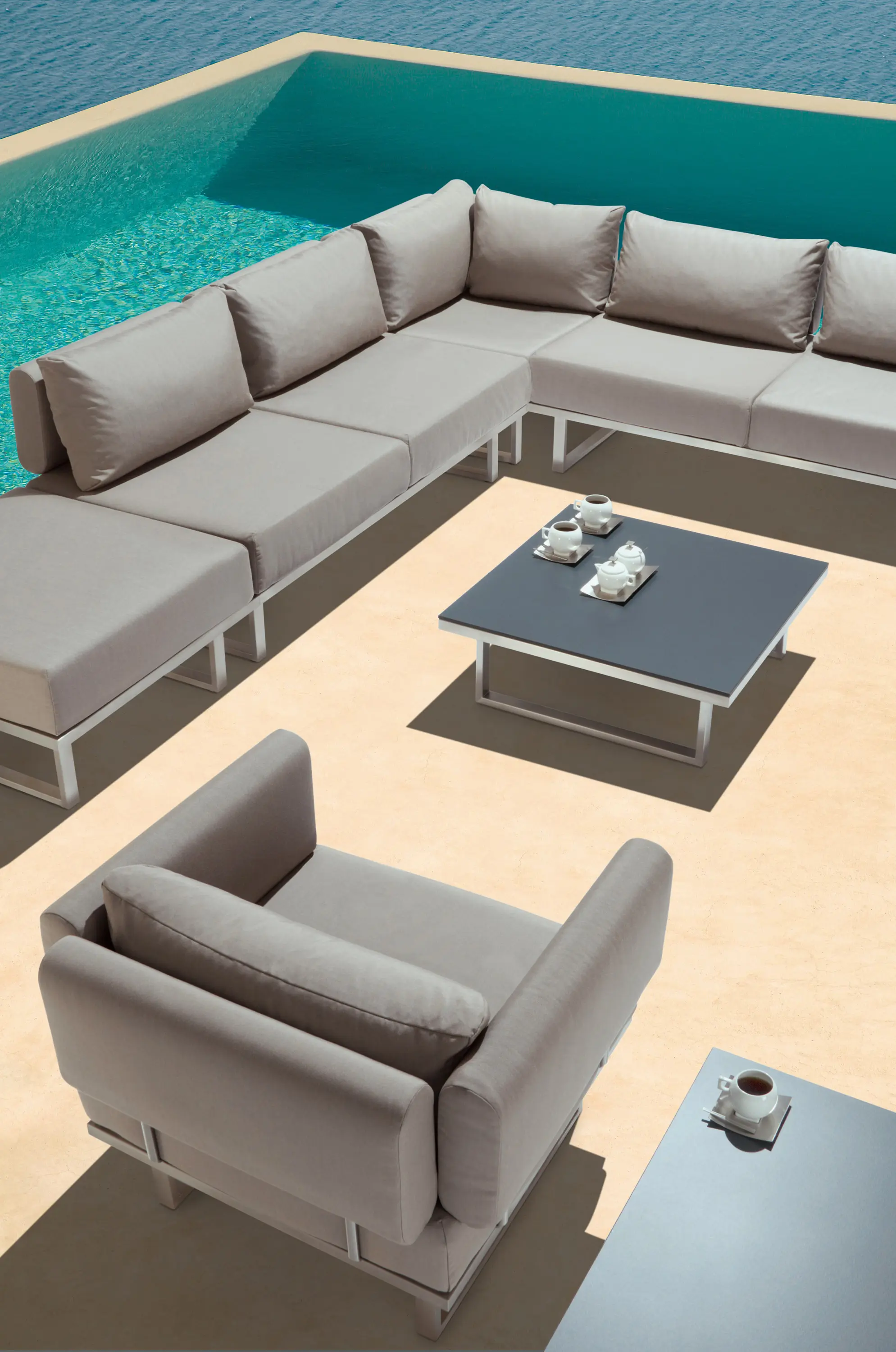 Barlow Tyrie - Mercury Serving Table 122 Rectangular (Nero Ceramic)