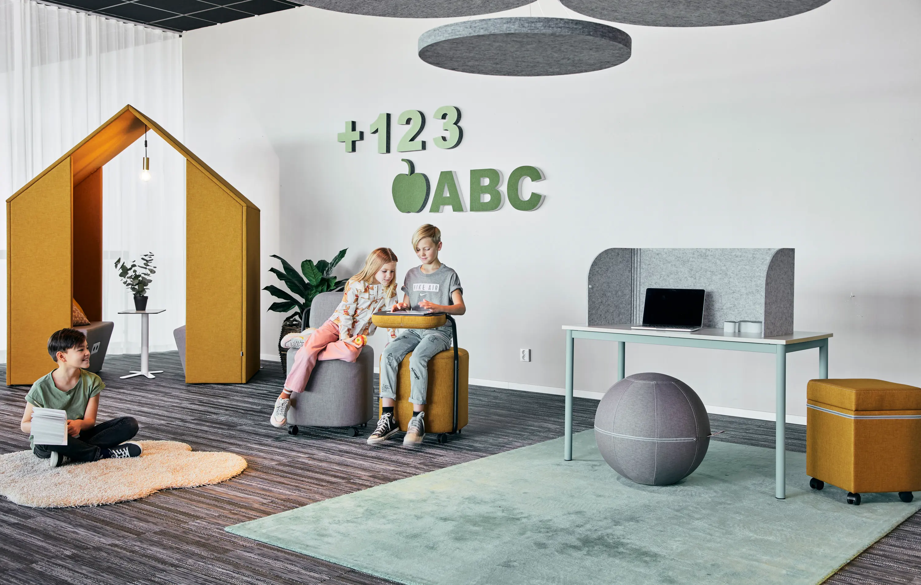 Götessons - Half a Hut