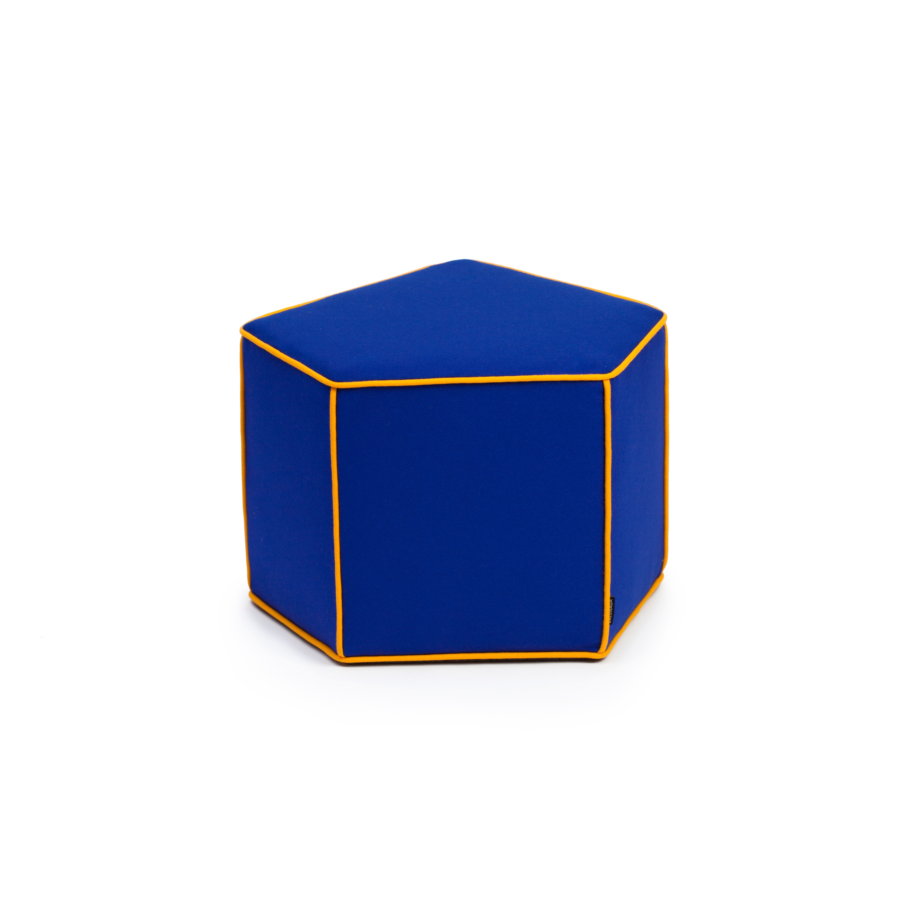 Display product Cuzco pouf shape 1 from manufacturer ZUZUNAGA