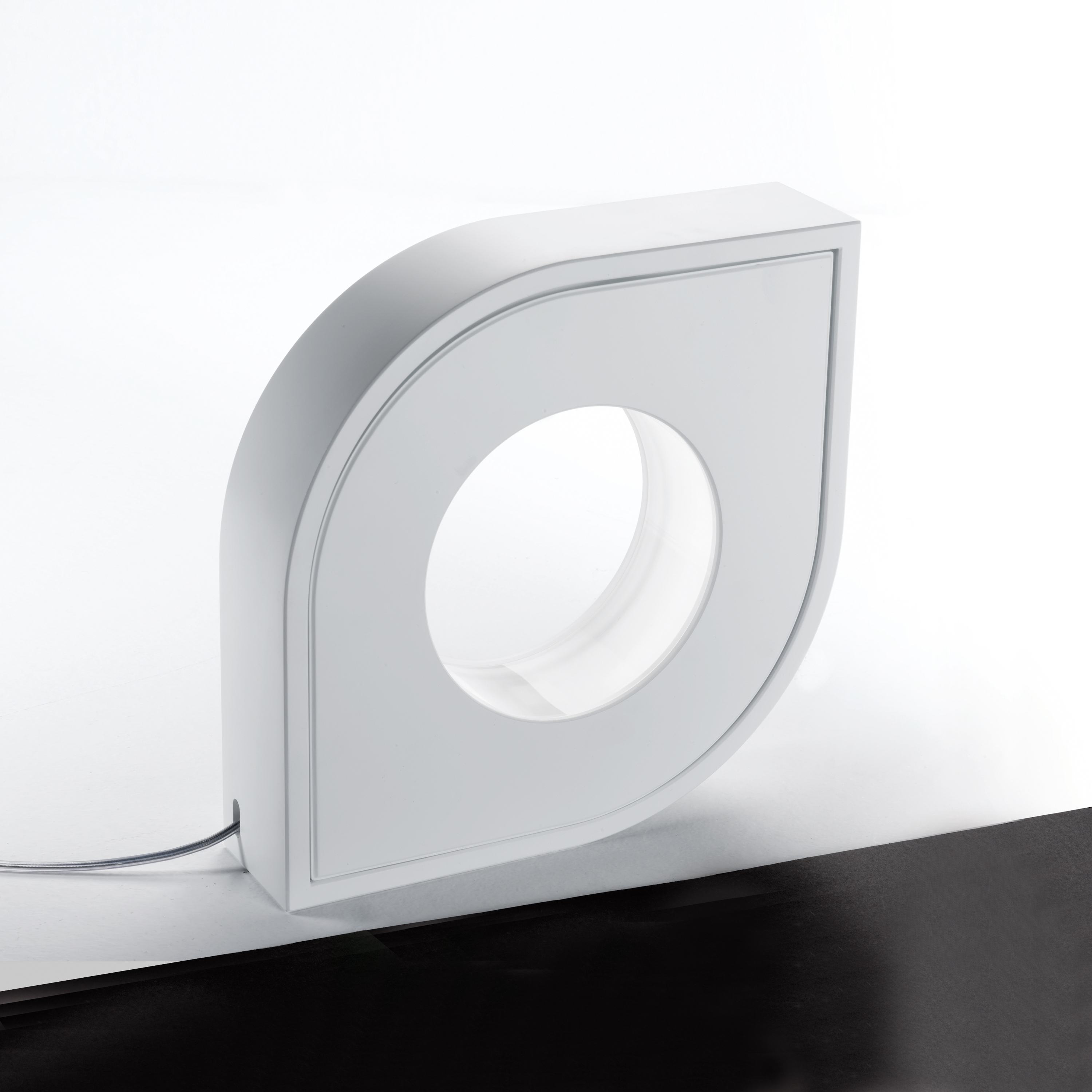 Afficher le produit Hole du fabricant Buzzi & Buzzi