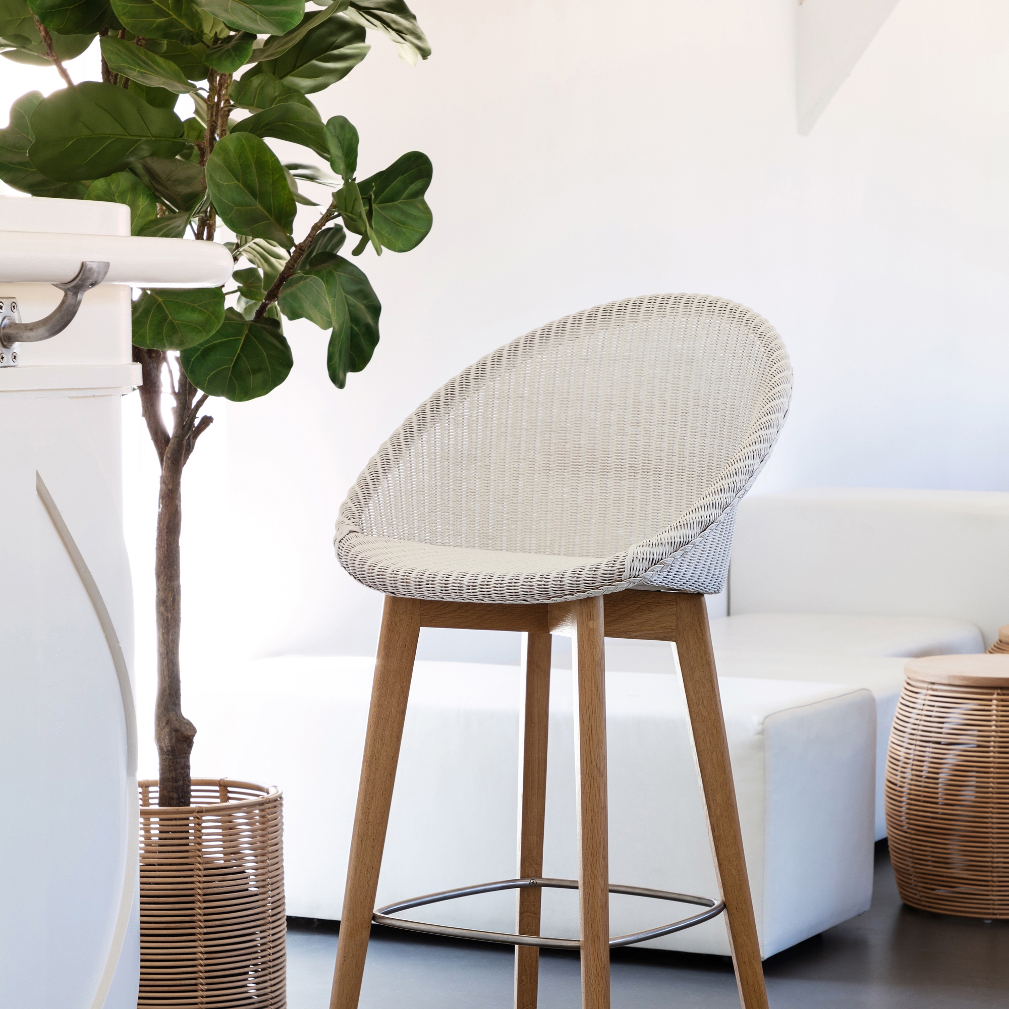 INDOOR COUNTER & BAR STOOLS