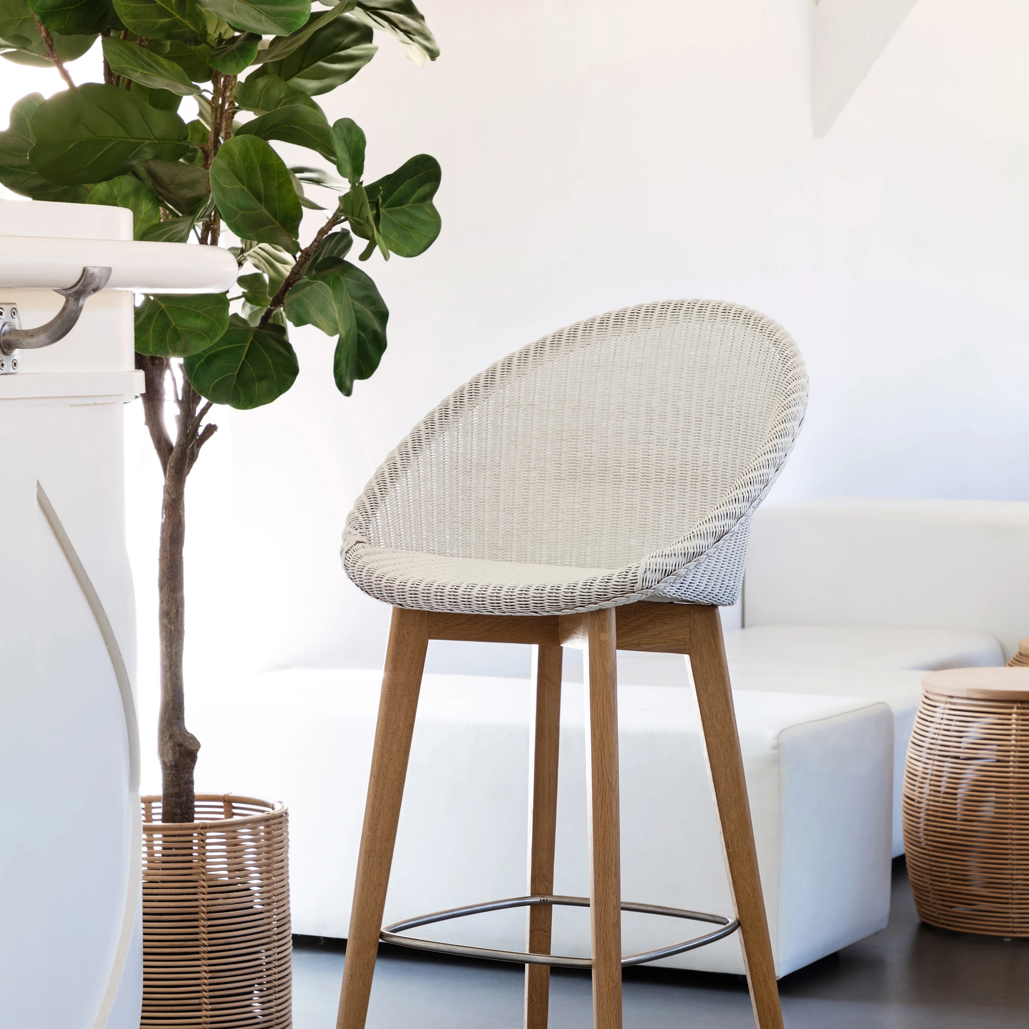 INDOOR COUNTER & BAR STOOLS