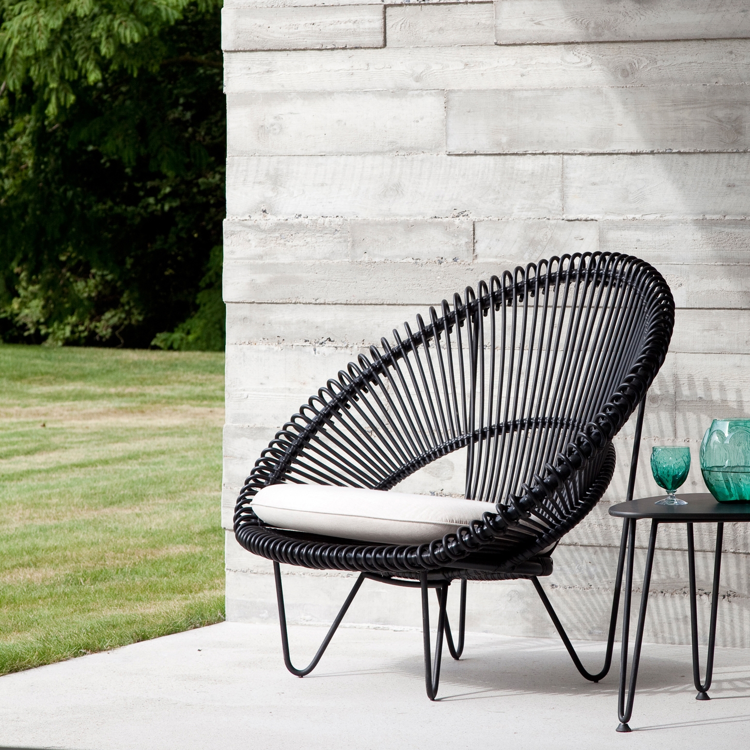 OUTDOOR LOUNGE CHAIRS