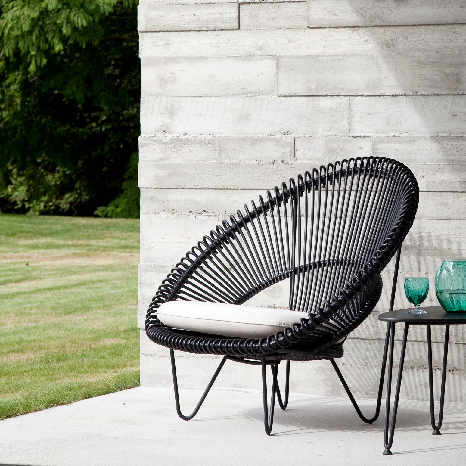 OUTDOOR LOUNGE CHAIRS