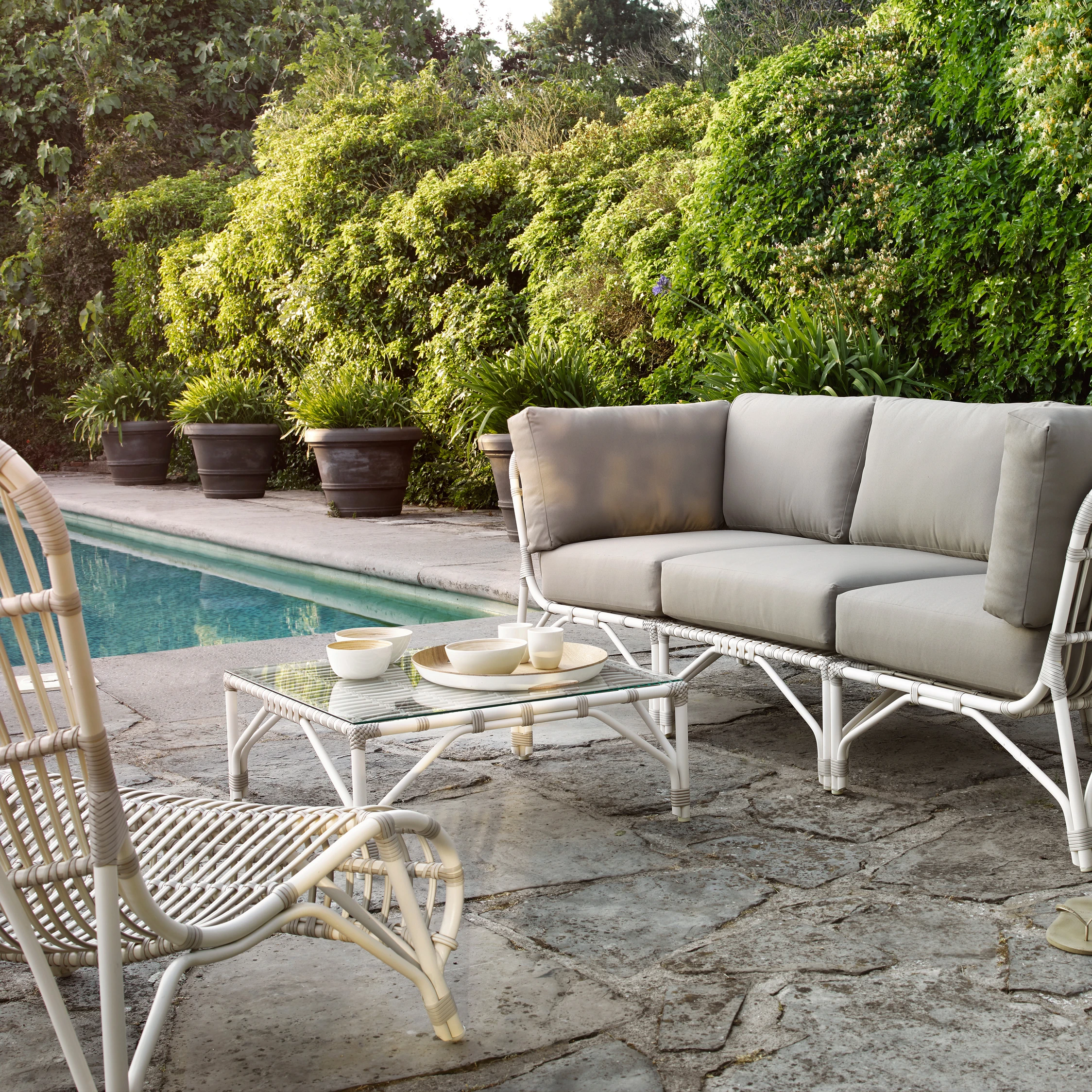 OUTDOOR SIDE TABLES