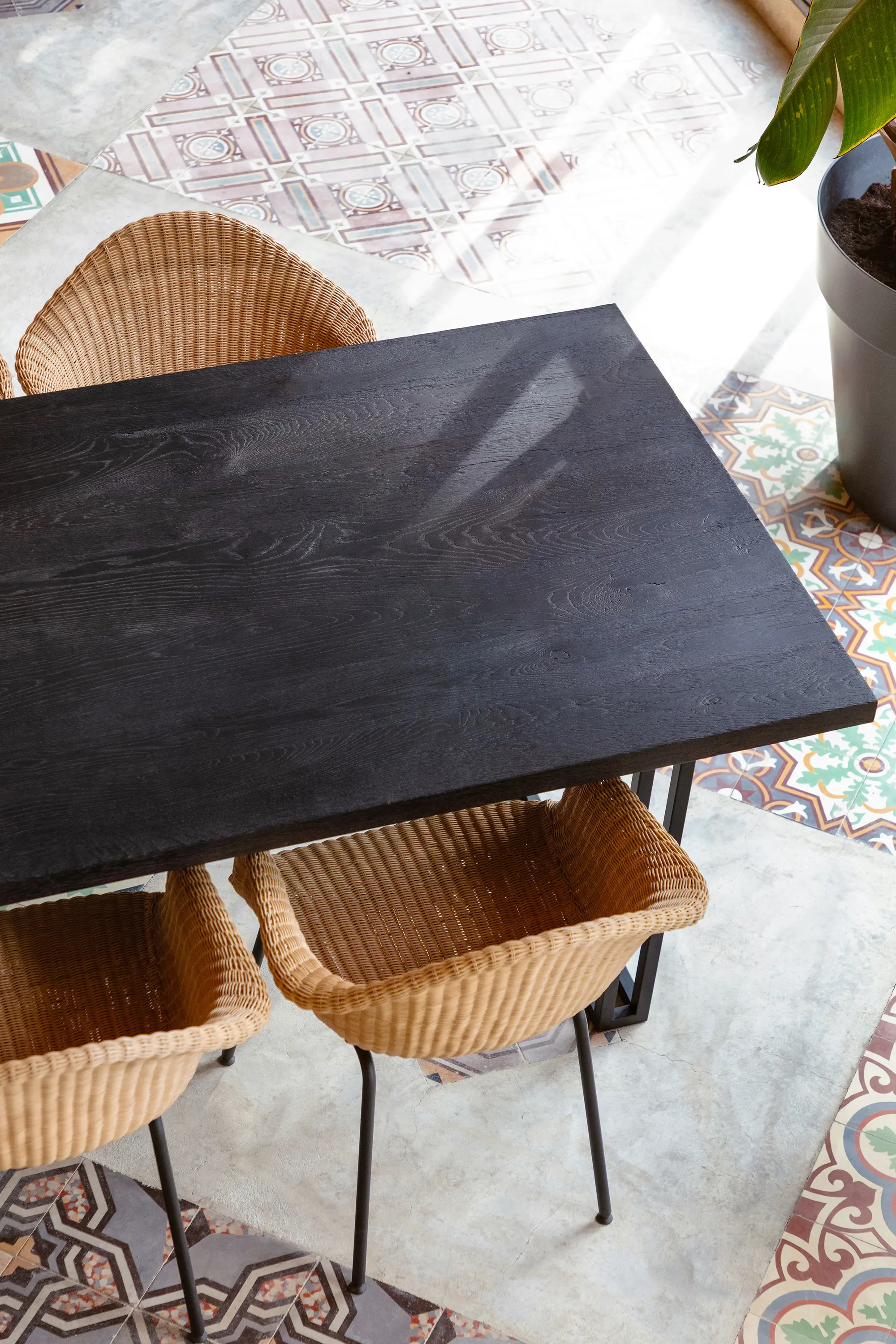 Vincent Sheppard - Achille dining table black A base