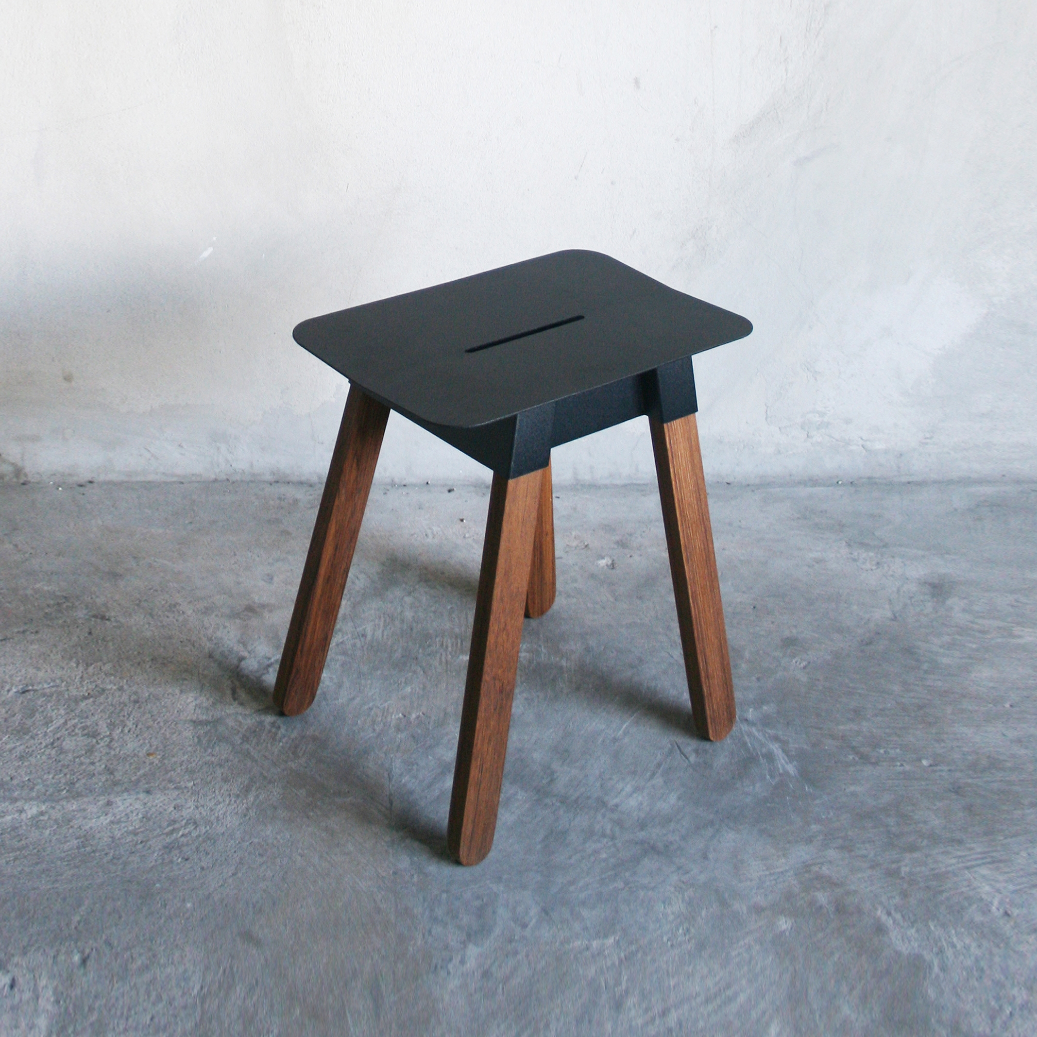 Mostrar el producto SIM STEEL Stool del fabricante TAKEHOMEDESIGN
