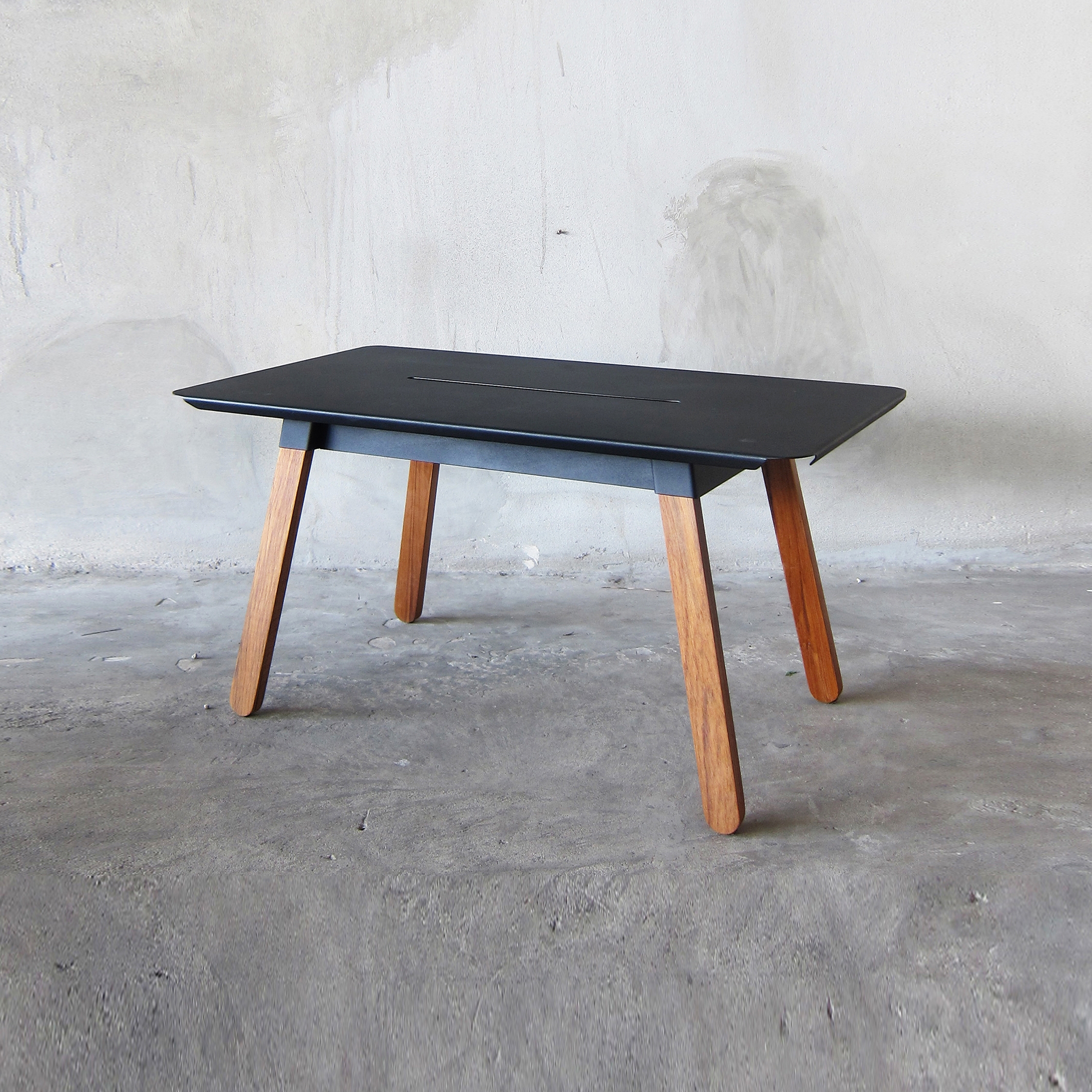 Mostra il prodotto SIM STEEL Coffee Table del produttore TAKEHOMEDESIGN