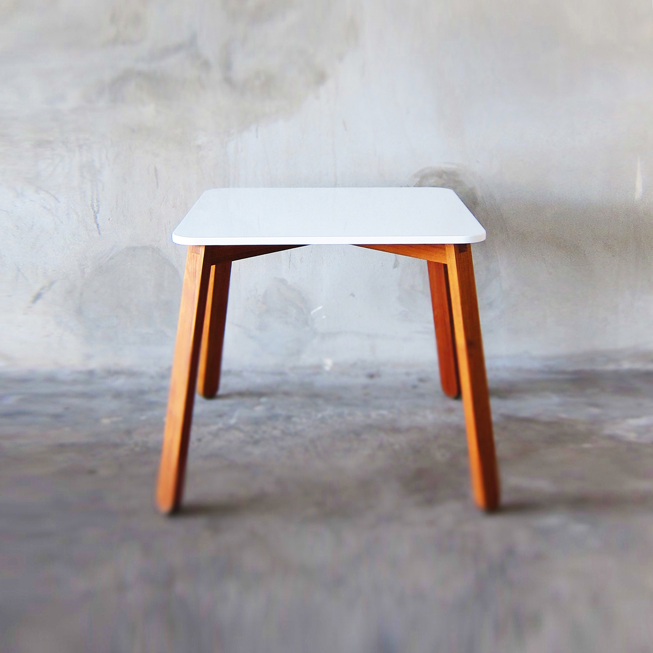 Mostra il prodotto SIM Square Table del produttore TAKEHOMEDESIGN