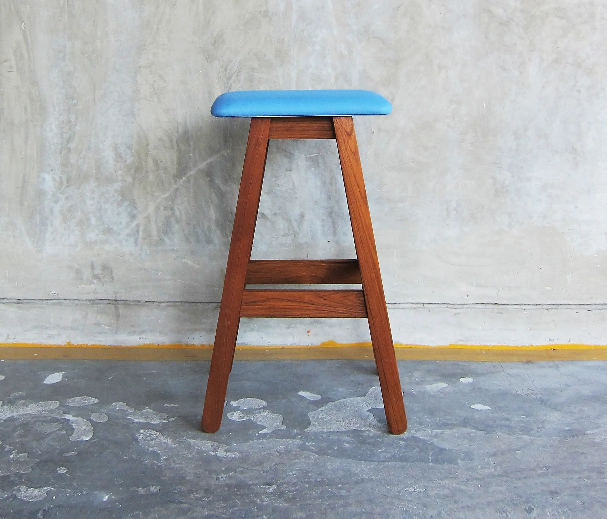 TAKEHOMEDESIGN - SIM Bar Stool