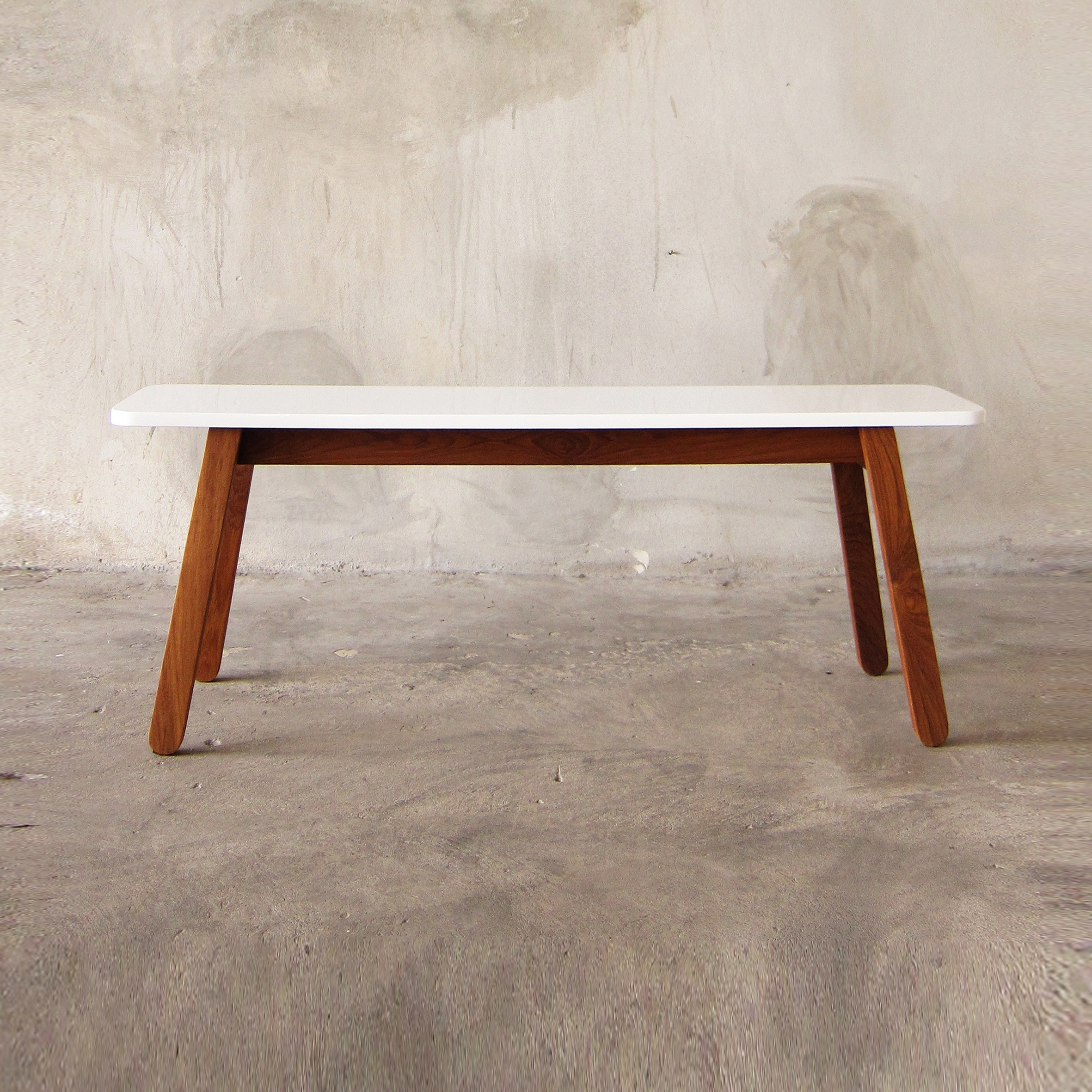 Mostra il prodotto SIM Bench del produttore TAKEHOMEDESIGN