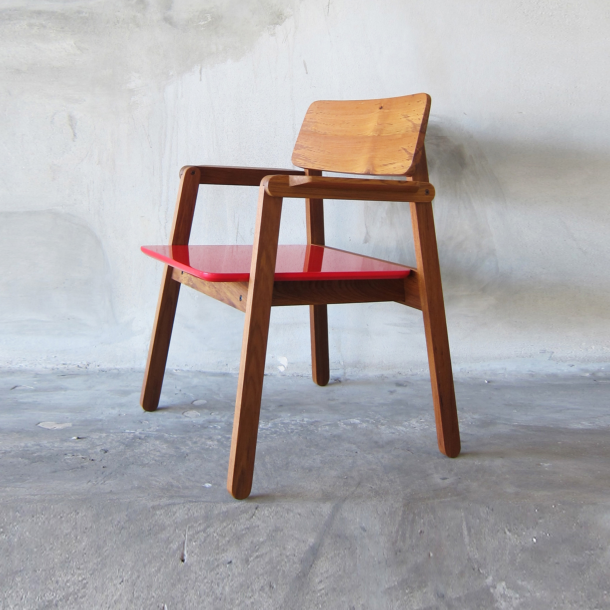 Mostra il prodotto SIM Armchair del produttore TAKEHOMEDESIGN