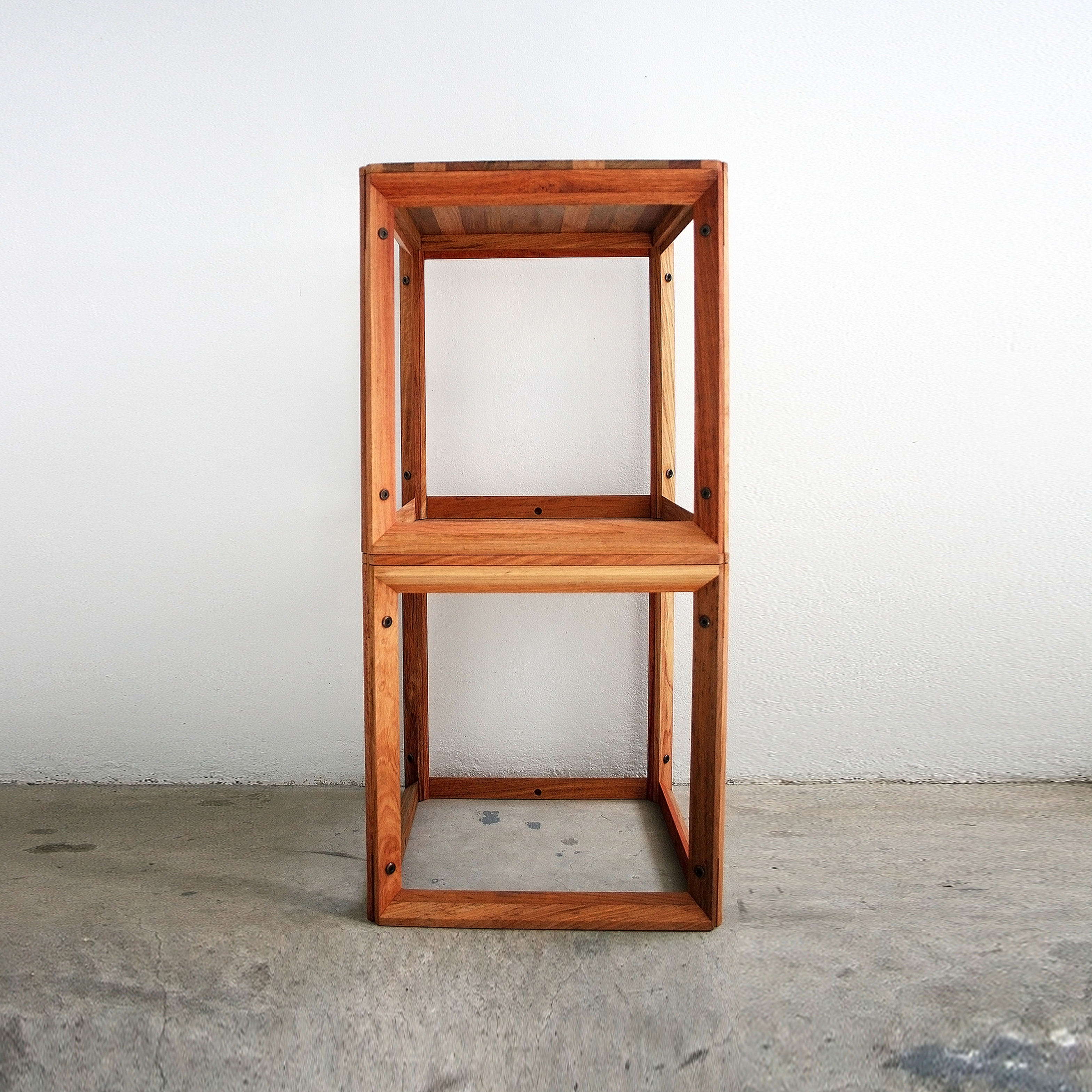 Mostra il prodotto FRAME Shelf/Side table del produttore TAKEHOMEDESIGN