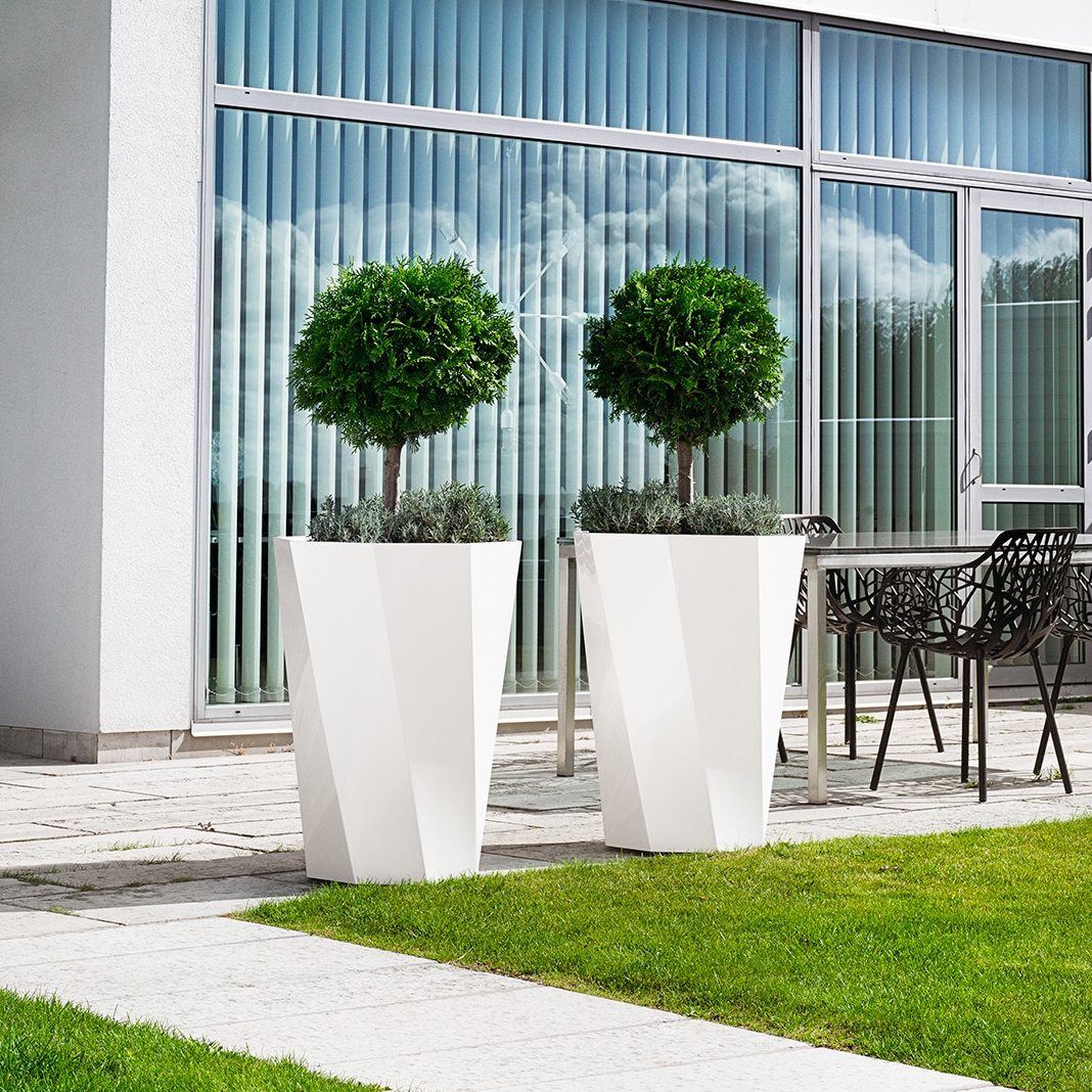 Produkt Butler Flowerpot des Herstellers Jangir Maddadi Design Bureau anzeigen