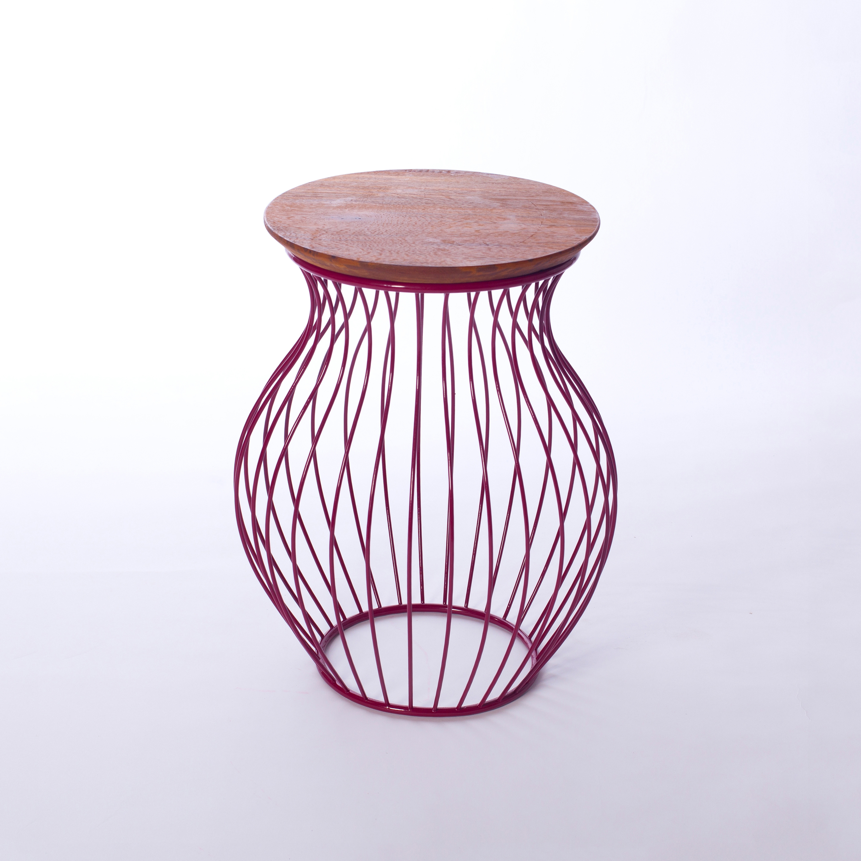Afficher le produit Handi Man side table du fabricant Bombay Atelier