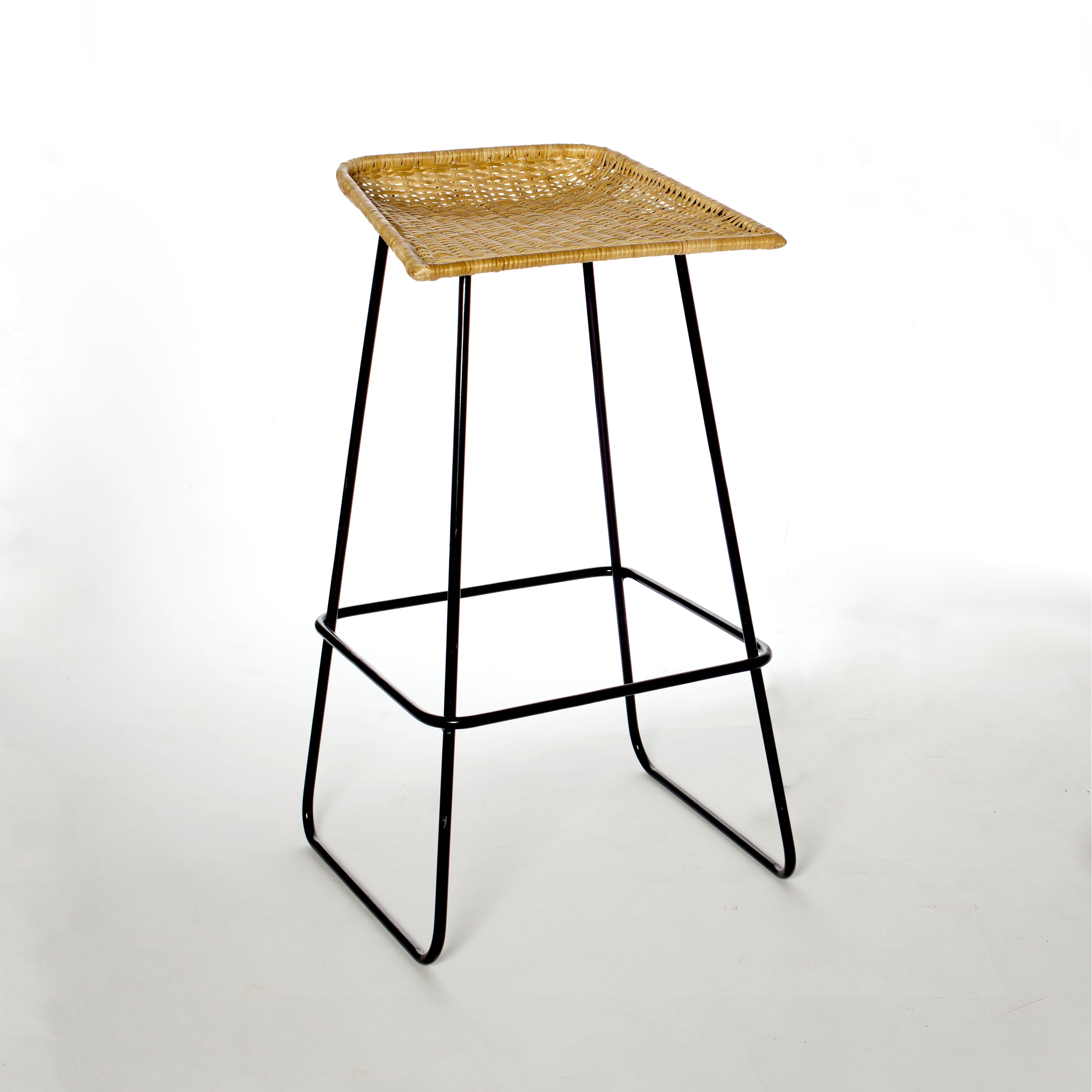Afficher le produit Winnow stool du fabricant Bombay Atelier
