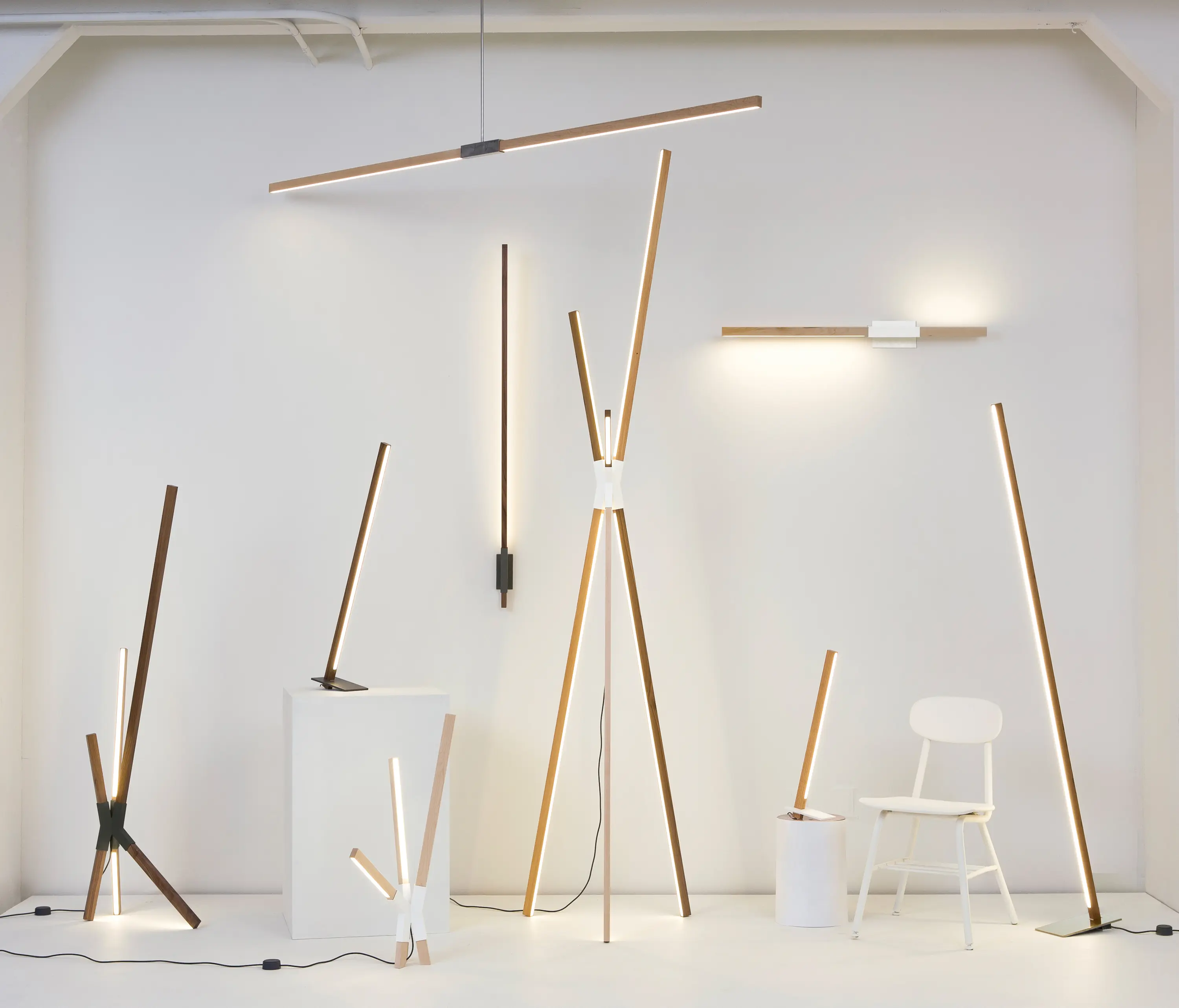 STICKBULB - 4 ft Horizontal Sconce