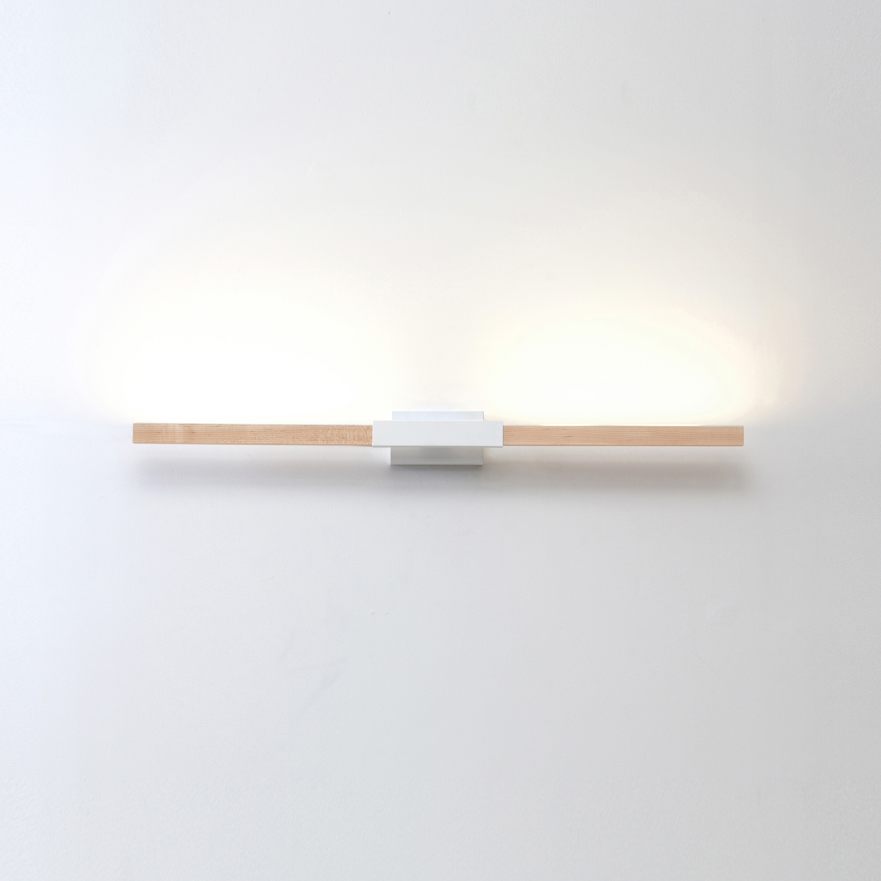Mostrar el producto 3 ft Horizontal Sconce del fabricante STICKBULB