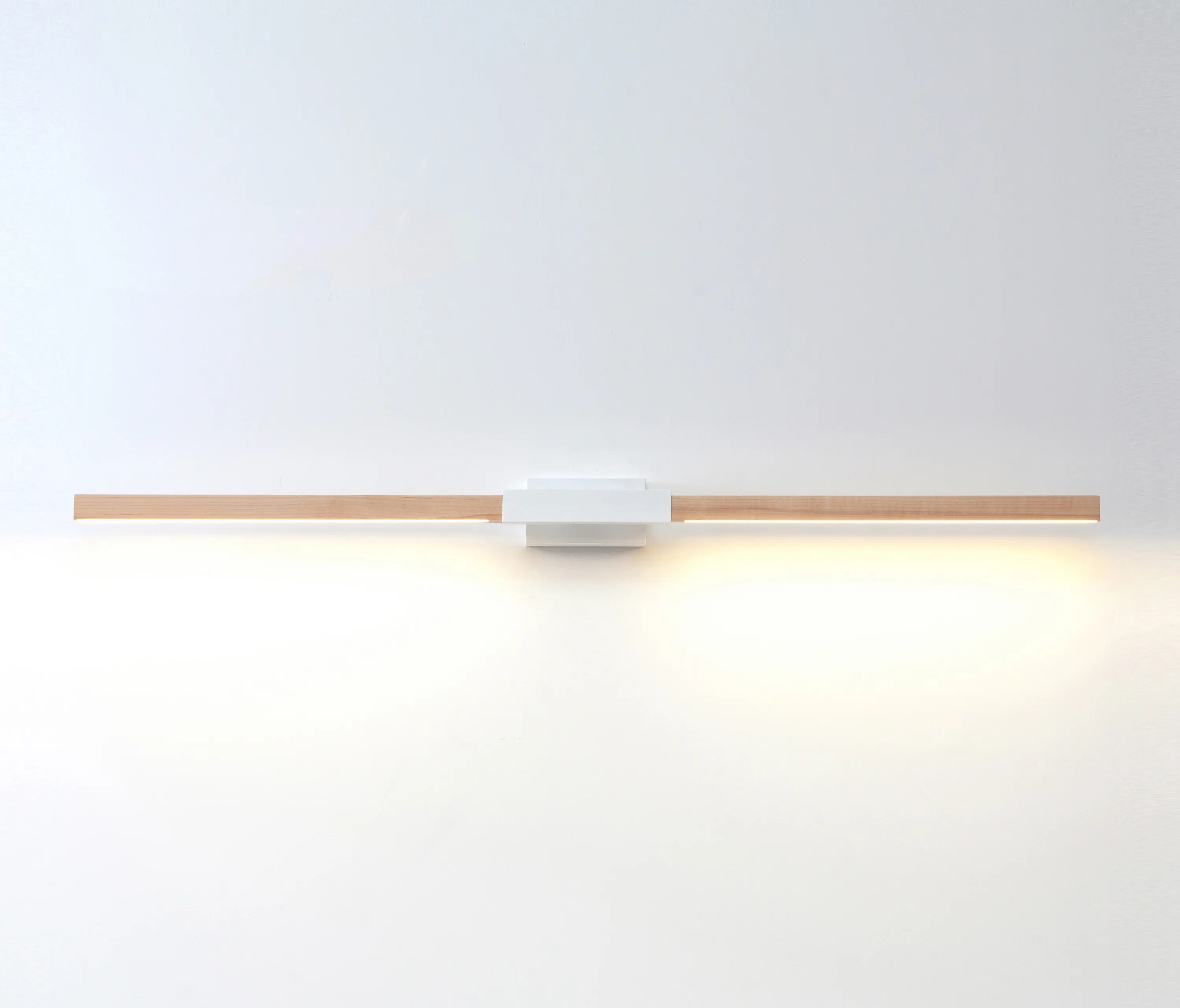 STICKBULB - 4 ft Horizontal Sconce