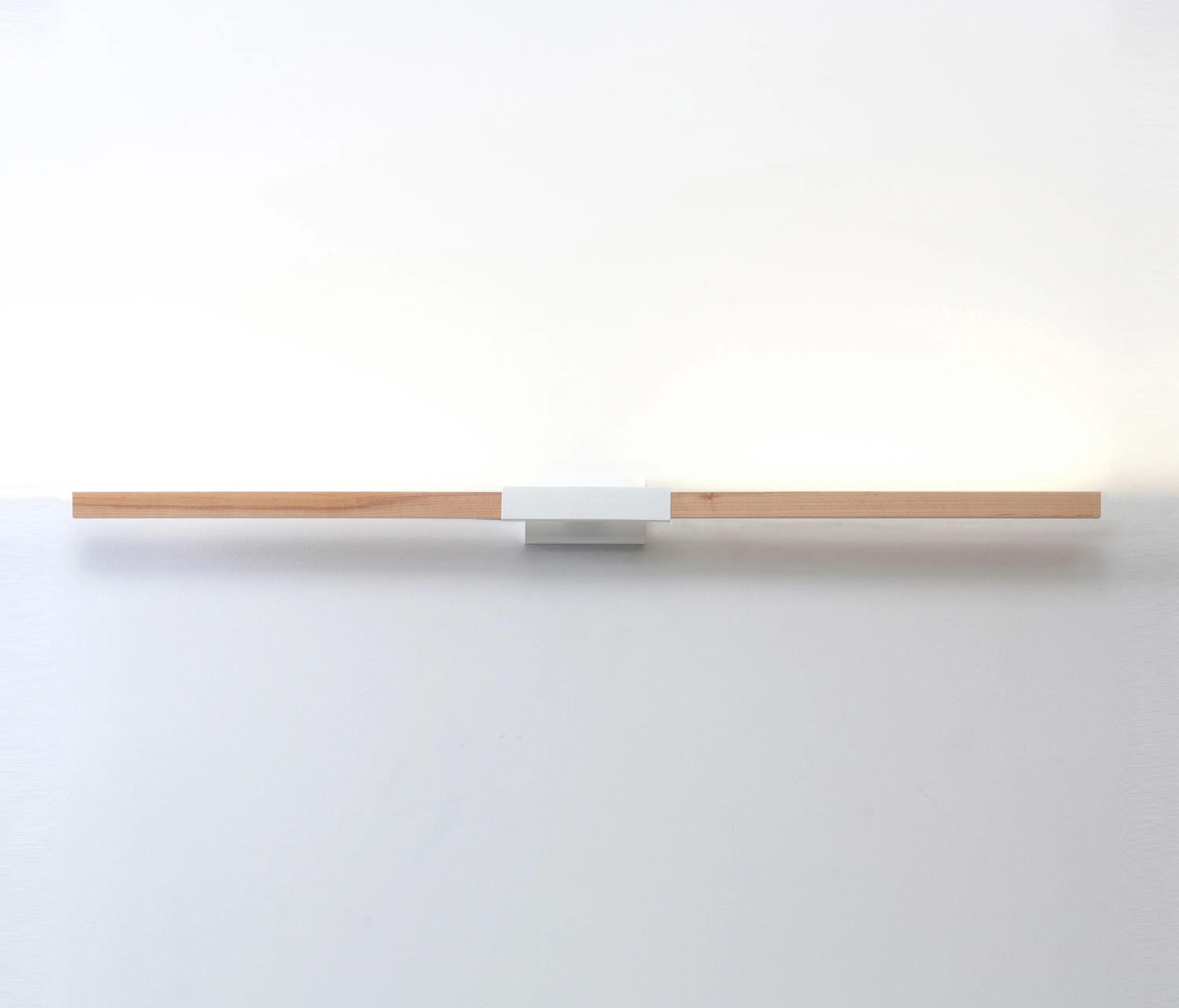 STICKBULB - 4 ft Horizontal Sconce