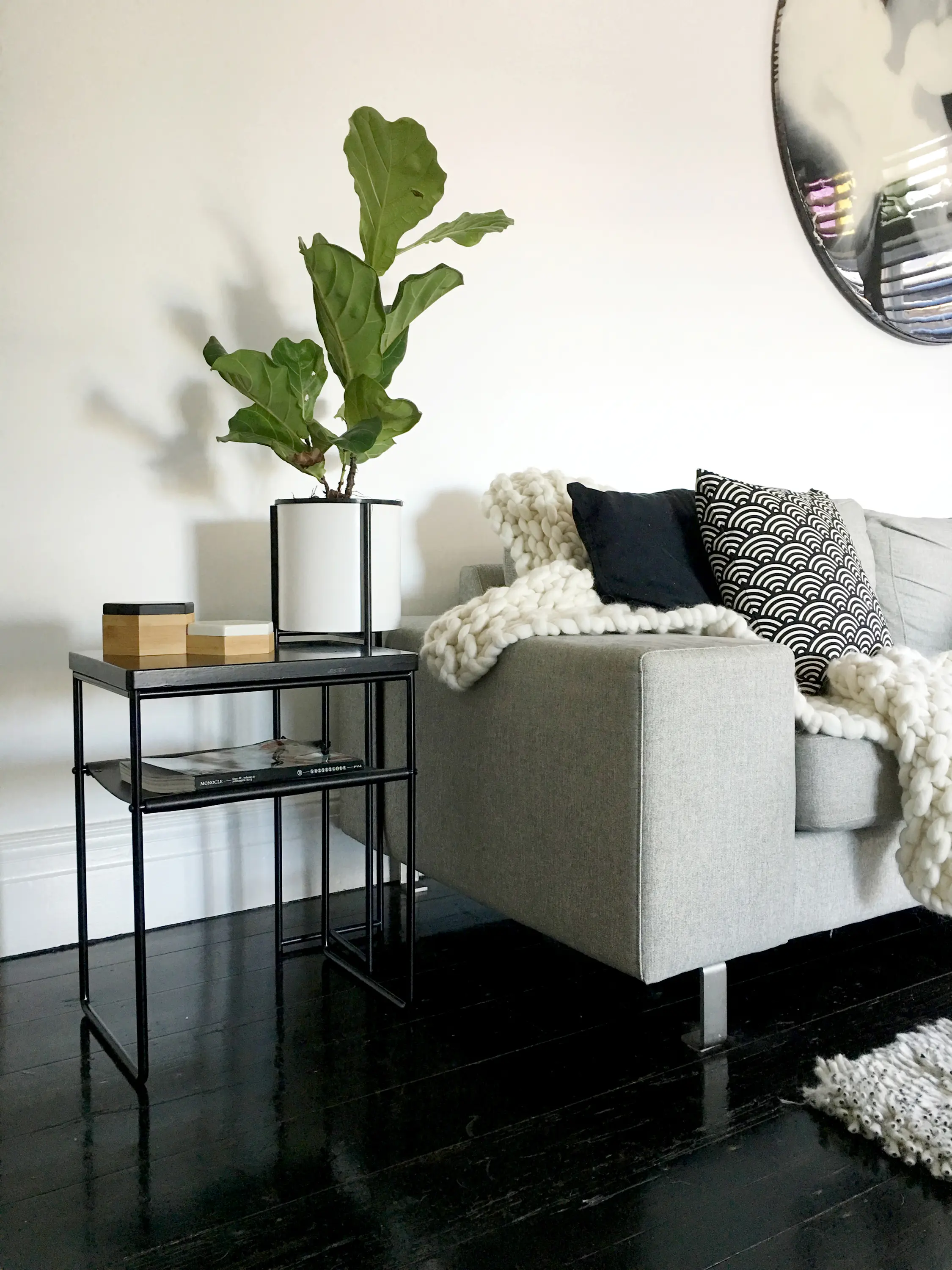 Evie Group - Niles Side Table | Black