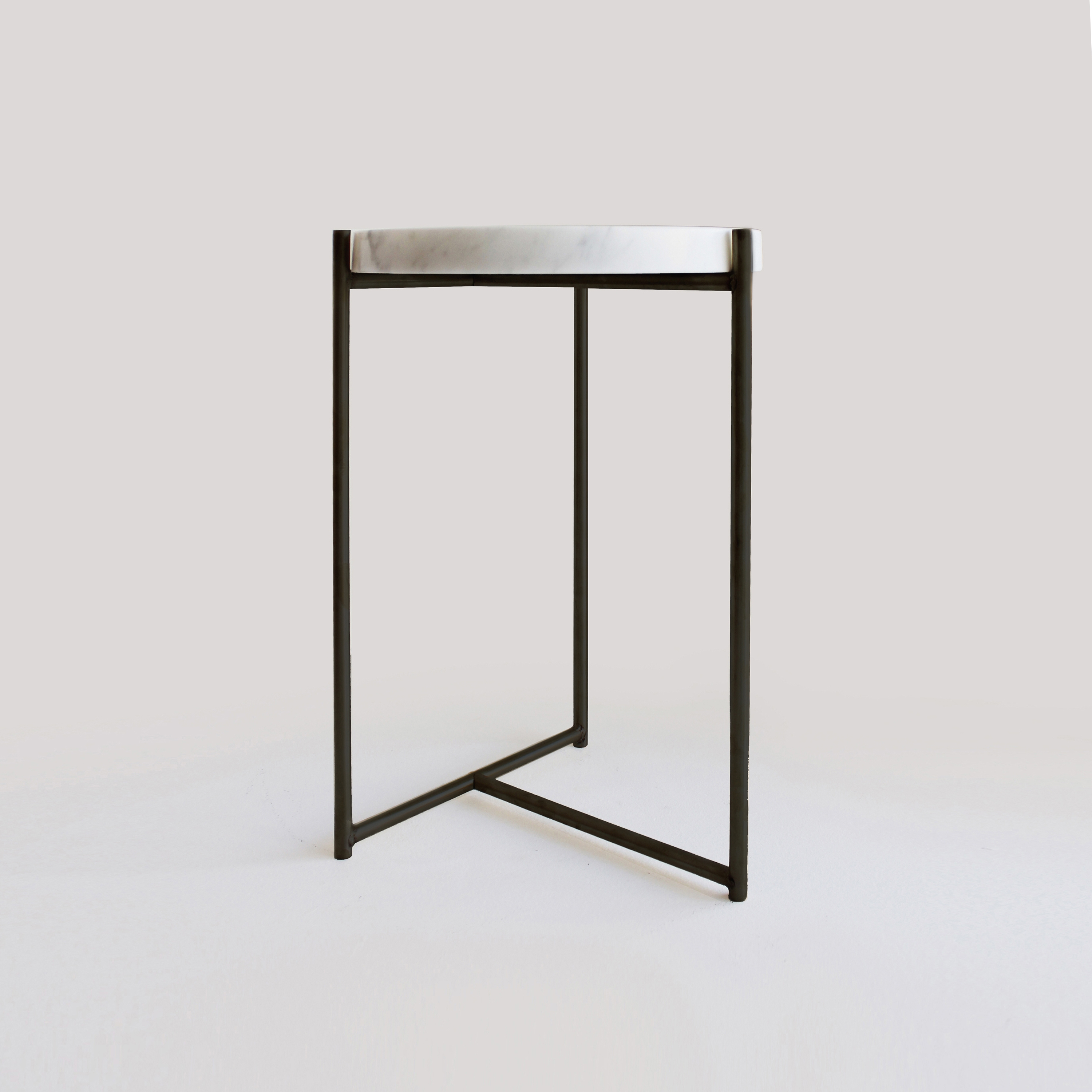Produkt Oliver Marble Tray Side Table Black des Herstellers Evie Group anzeigen