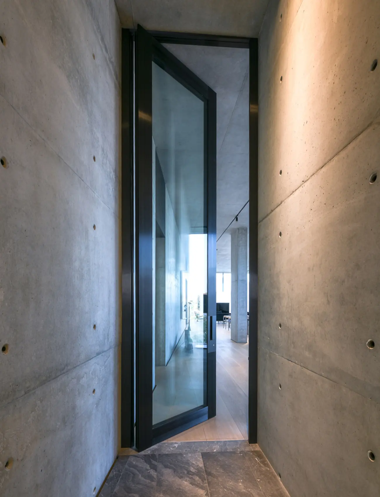 Oikos Venezia – Architetture d’ingresso - Nova | Glass and aluminium safety door