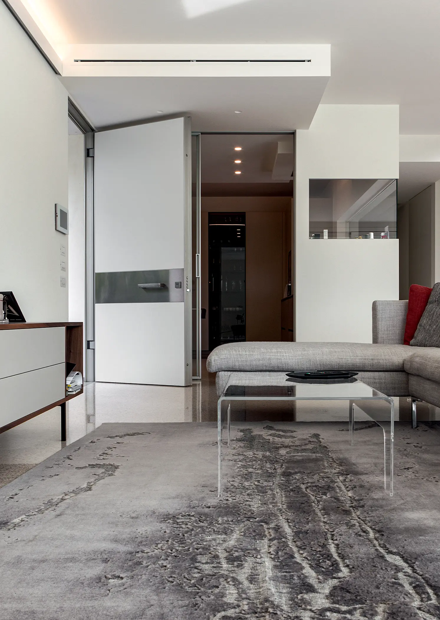 Oikos Venezia – Architetture d’ingresso - Tekno | Porte blindée avec charnières escamotables