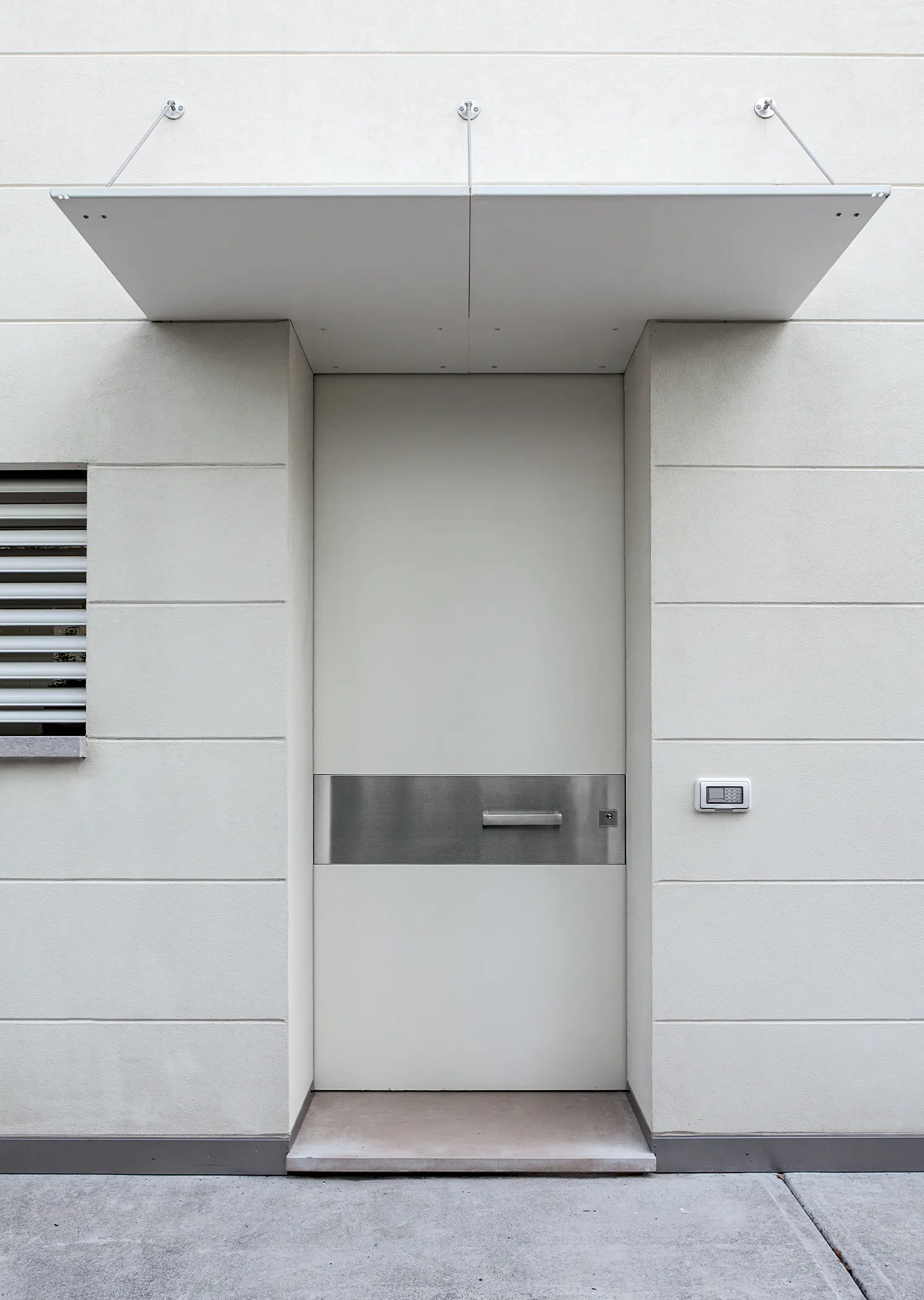 Oikos Venezia – Architetture d’ingresso - Tekno | Porte blindée avec charnières escamotables