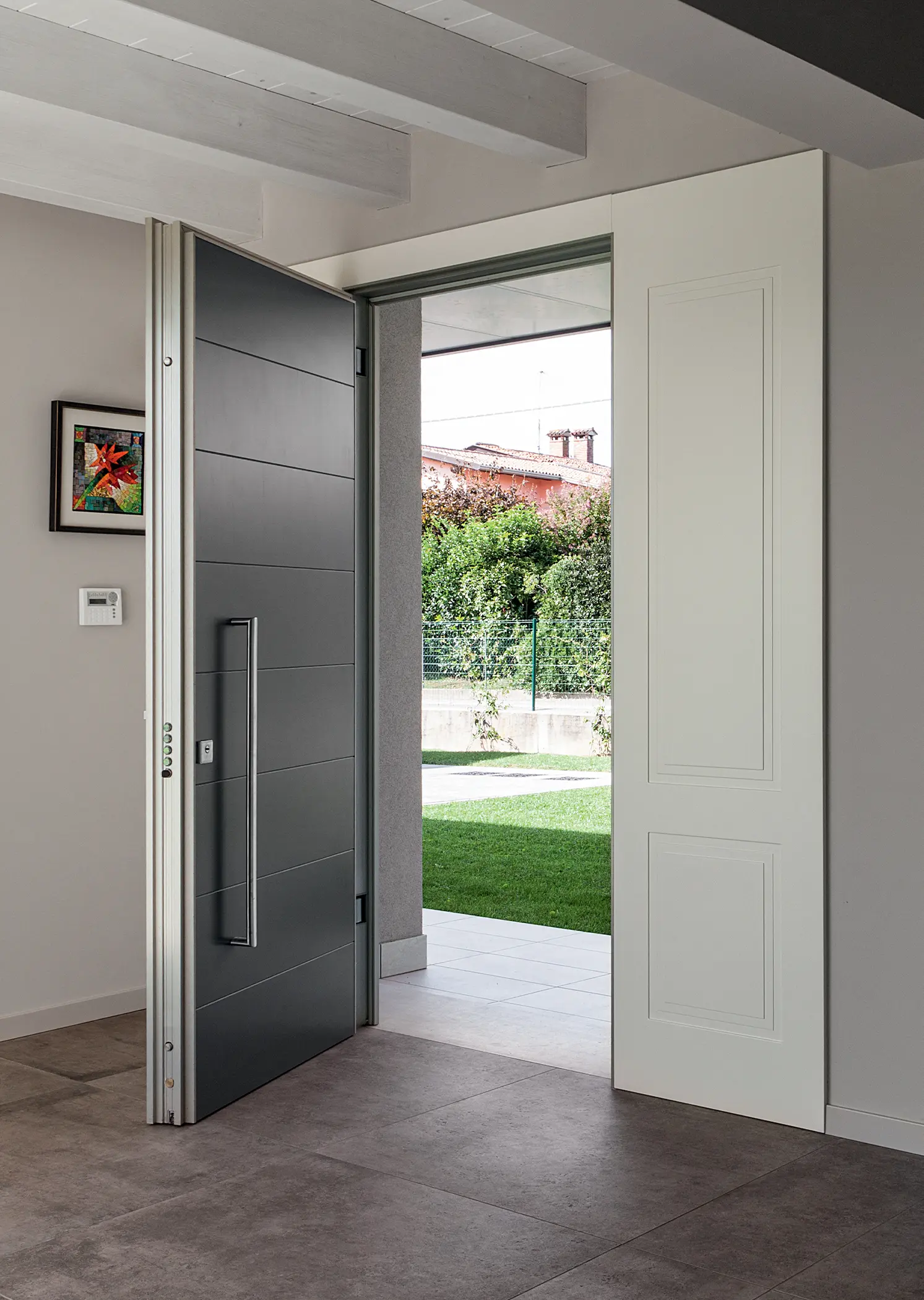 Oikos Venezia – Architetture d’ingresso - Tekno | The safety door with concealed hinges