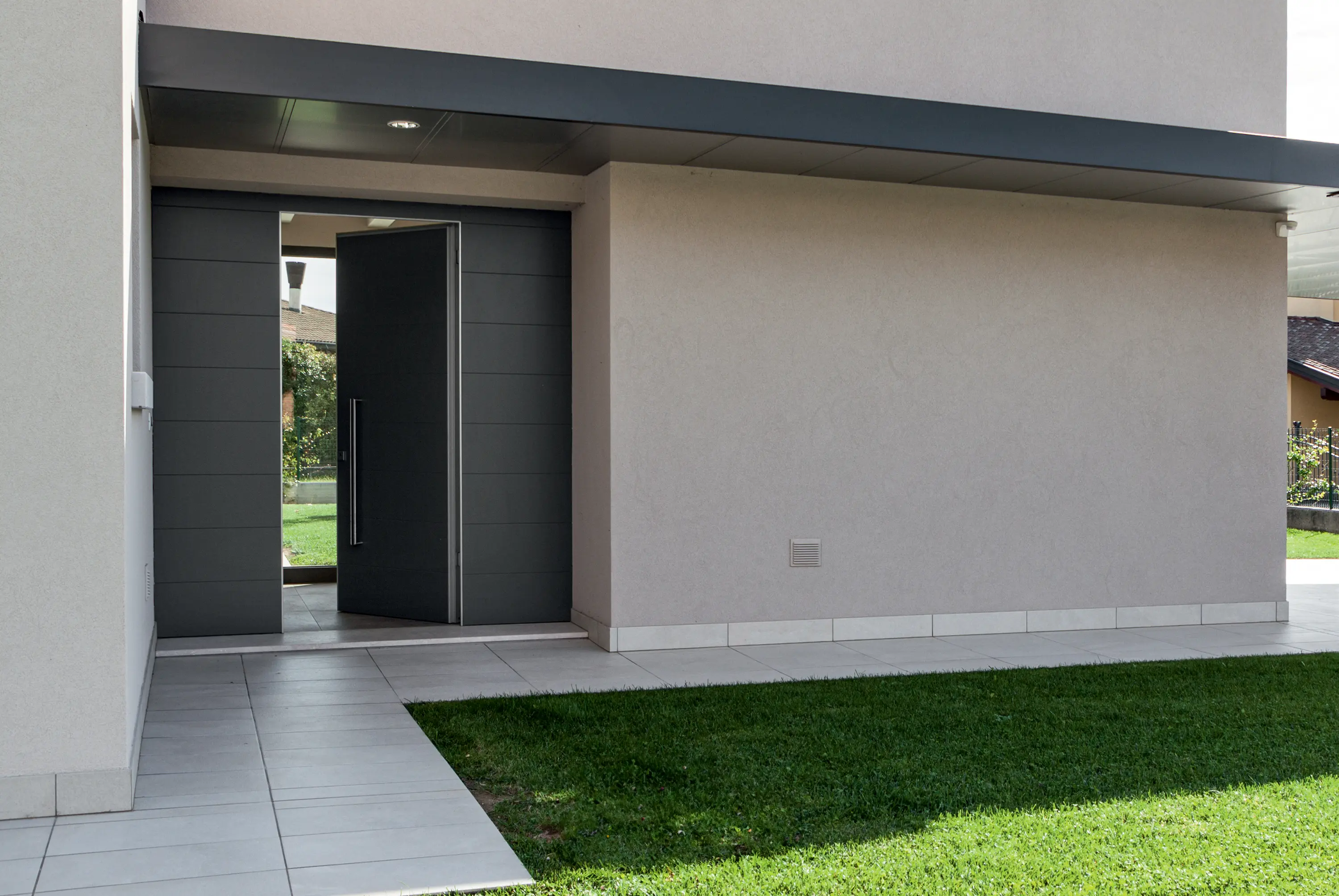 Oikos Venezia – Architetture d’ingresso - Tekno | The safety door with concealed hinges