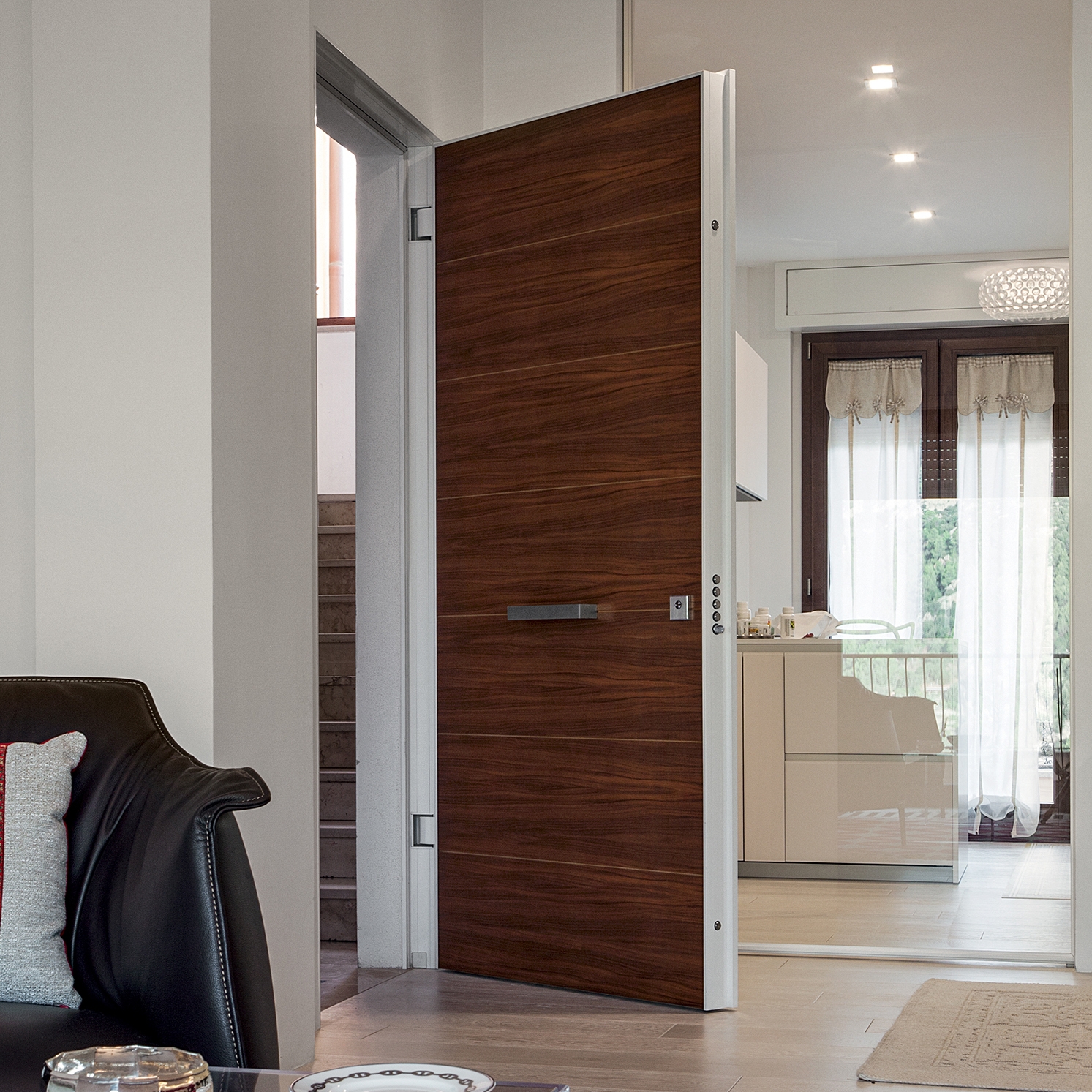 Display product Tekno | The safety door with concealed hinges from manufacturer Oikos Venezia – Architetture d’ingresso