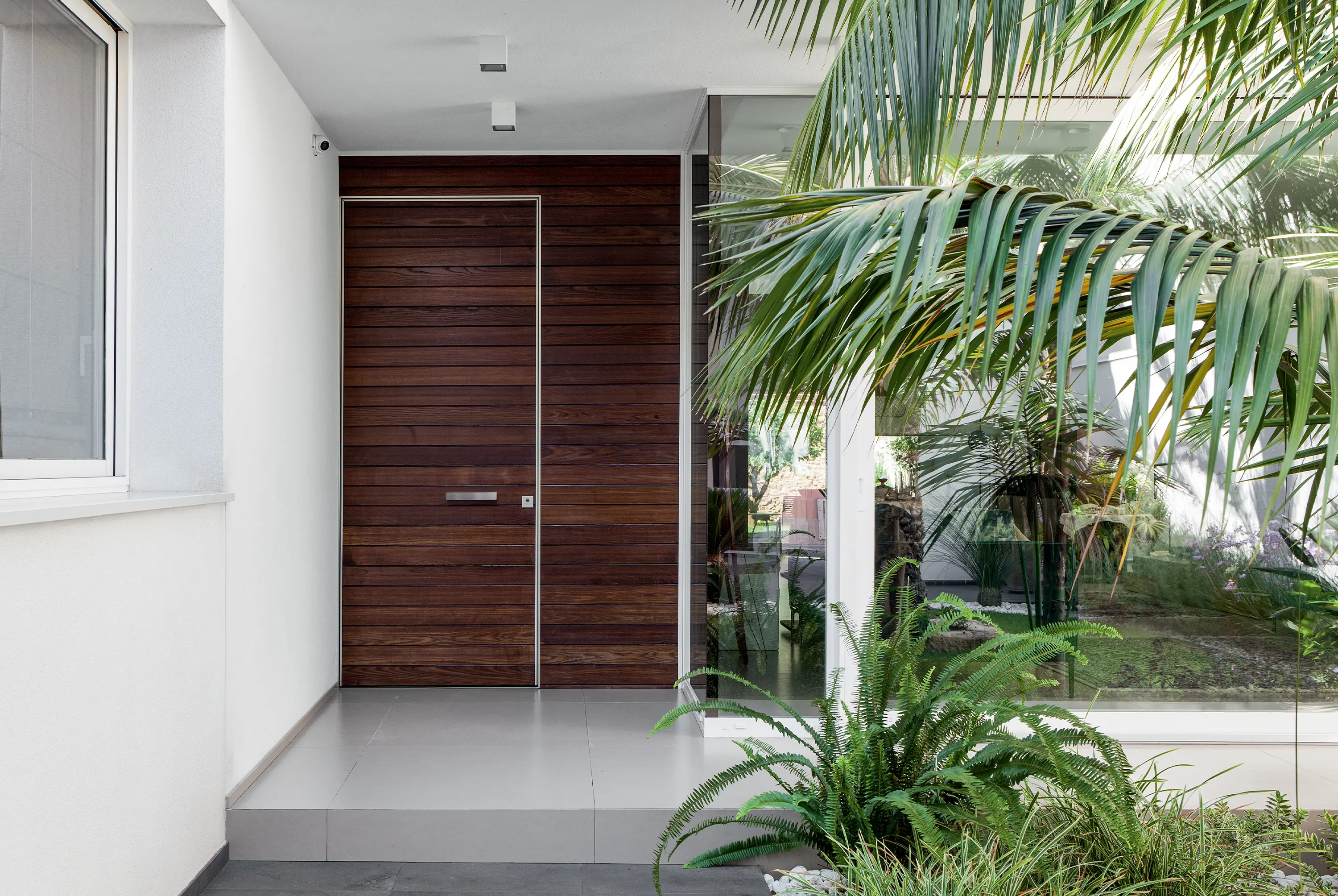 Oikos Venezia – Architetture d’ingresso - Tekno | Sicherheitstür mit versenkbaren Bändern