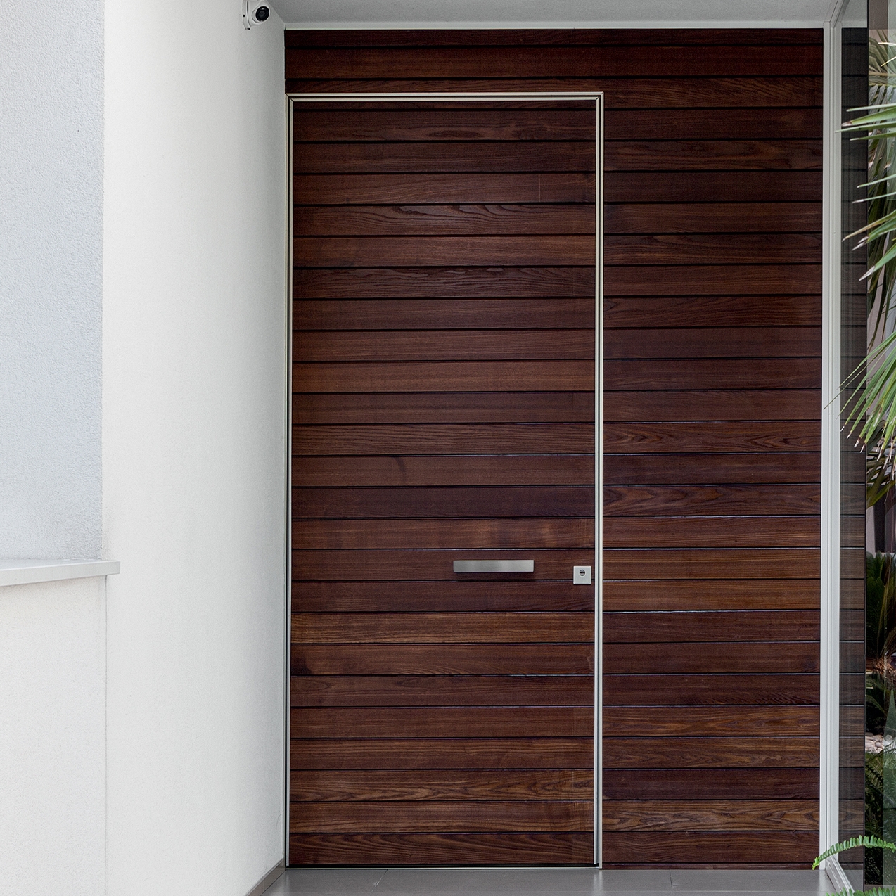 Mostrar el producto Tekno | Puerta blindada con bisagras ocultas del fabricante Oikos Venezia – Architetture d’ingresso