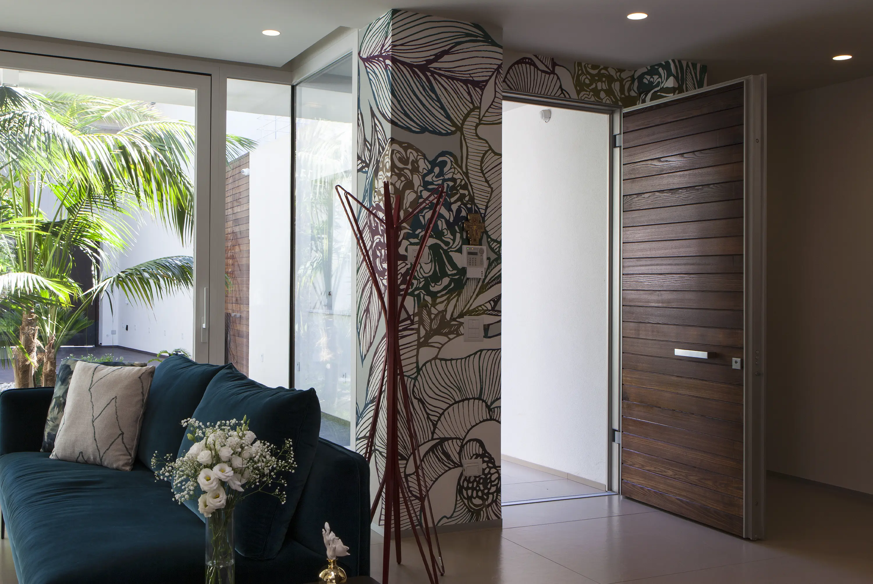 Oikos Venezia – Architetture d’ingresso - Tekno | Sicherheitstür mit versenkbaren Bändern