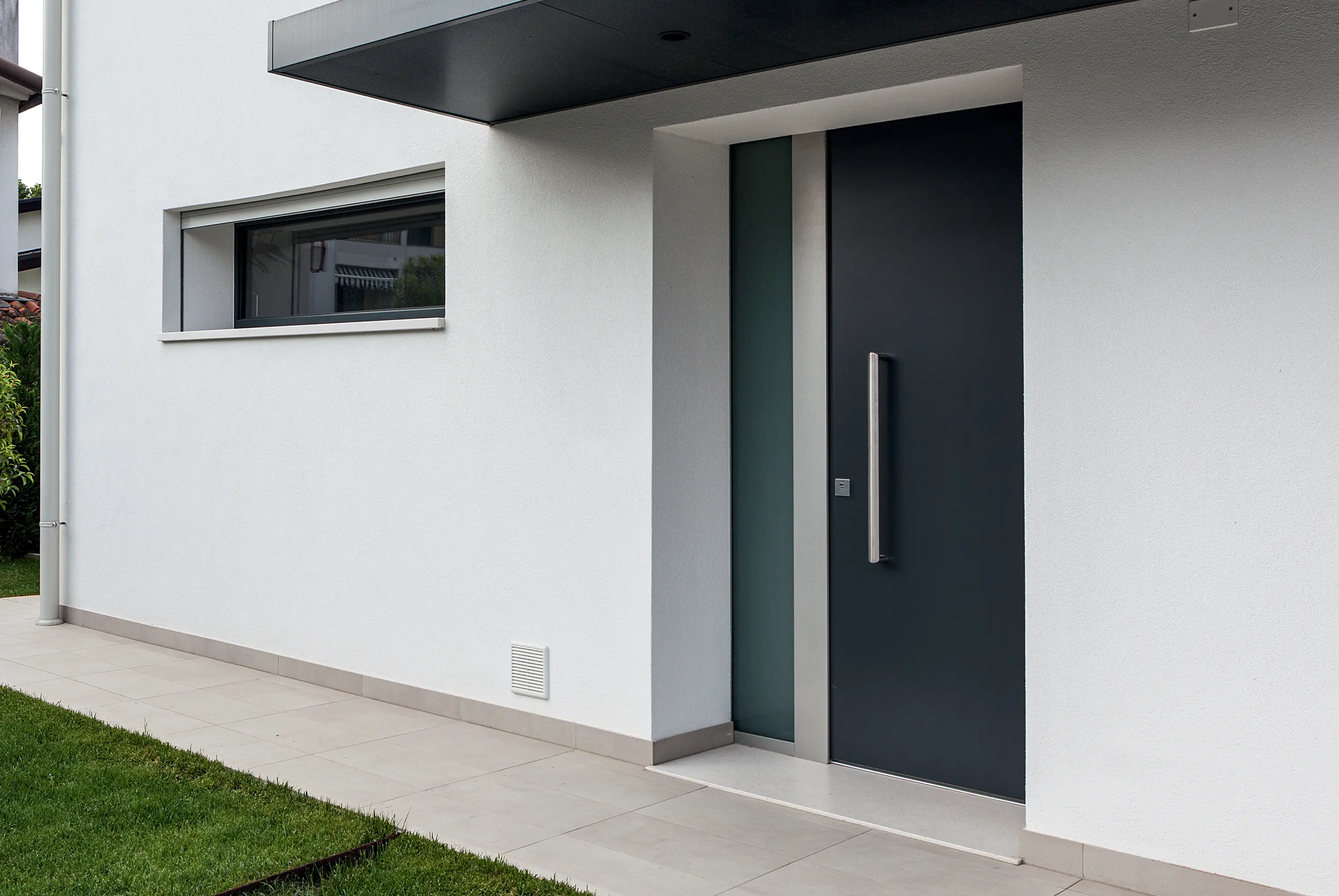 Oikos Venezia – Architetture d’ingresso - Tekno | Puerta blindada con bisagras ocultas