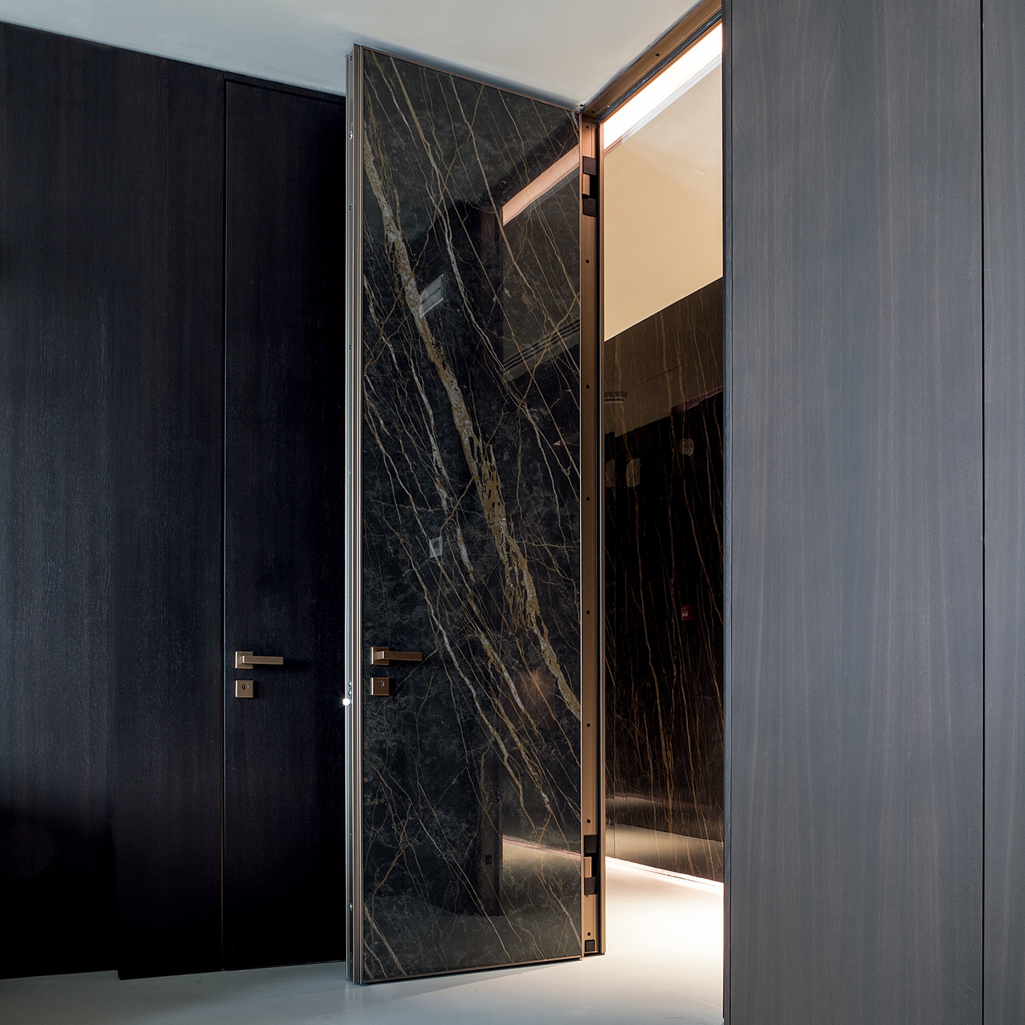 Mostrar el producto Project | Puerta interior de seguridad con bisagras ocultas del fabricante Oikos Venezia – Architetture d’ingresso