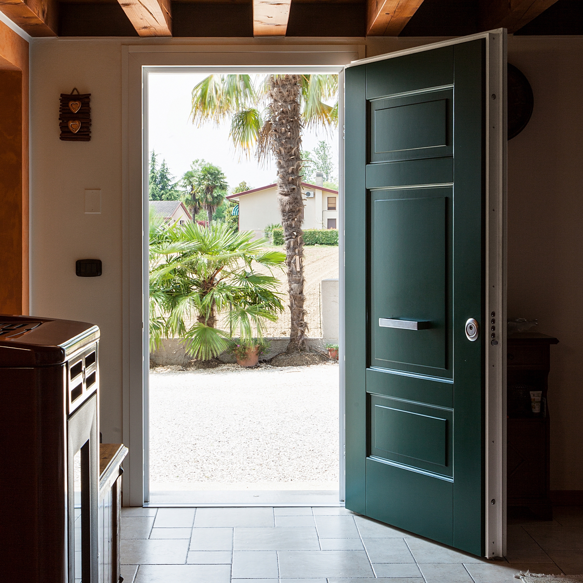 Afficher le produit Evolution | Porte blindée avec charnières apparentes qui répond à toute demande de personnalisation. du fabricant Oikos Venezia – Architetture d’ingresso
