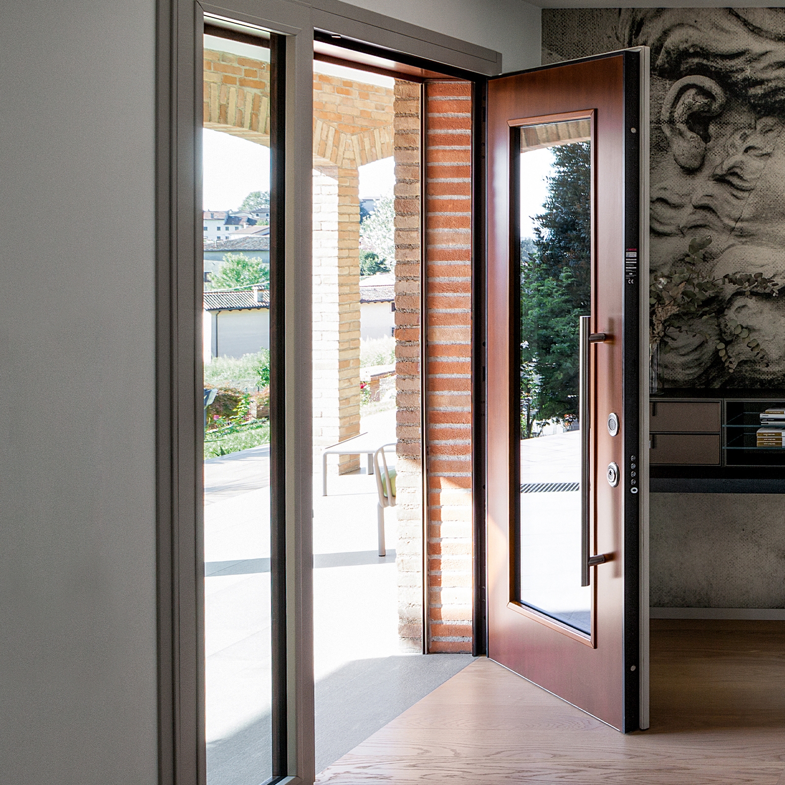 Mostrar el producto Evolution | Puerta blindada con Vidrio blindado del fabricante Oikos Venezia – Architetture d’ingresso
