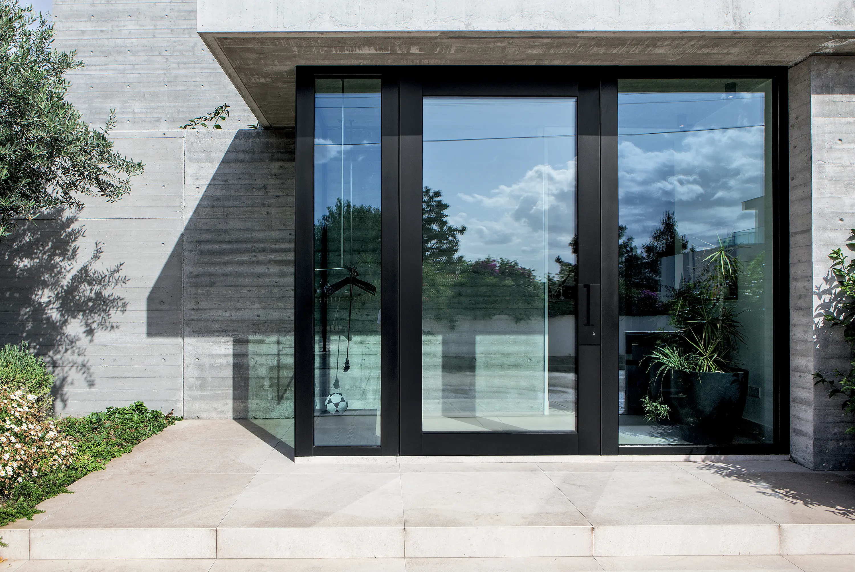 Oikos Venezia – Architetture d’ingresso - Nova | Glass and aluminium safety door