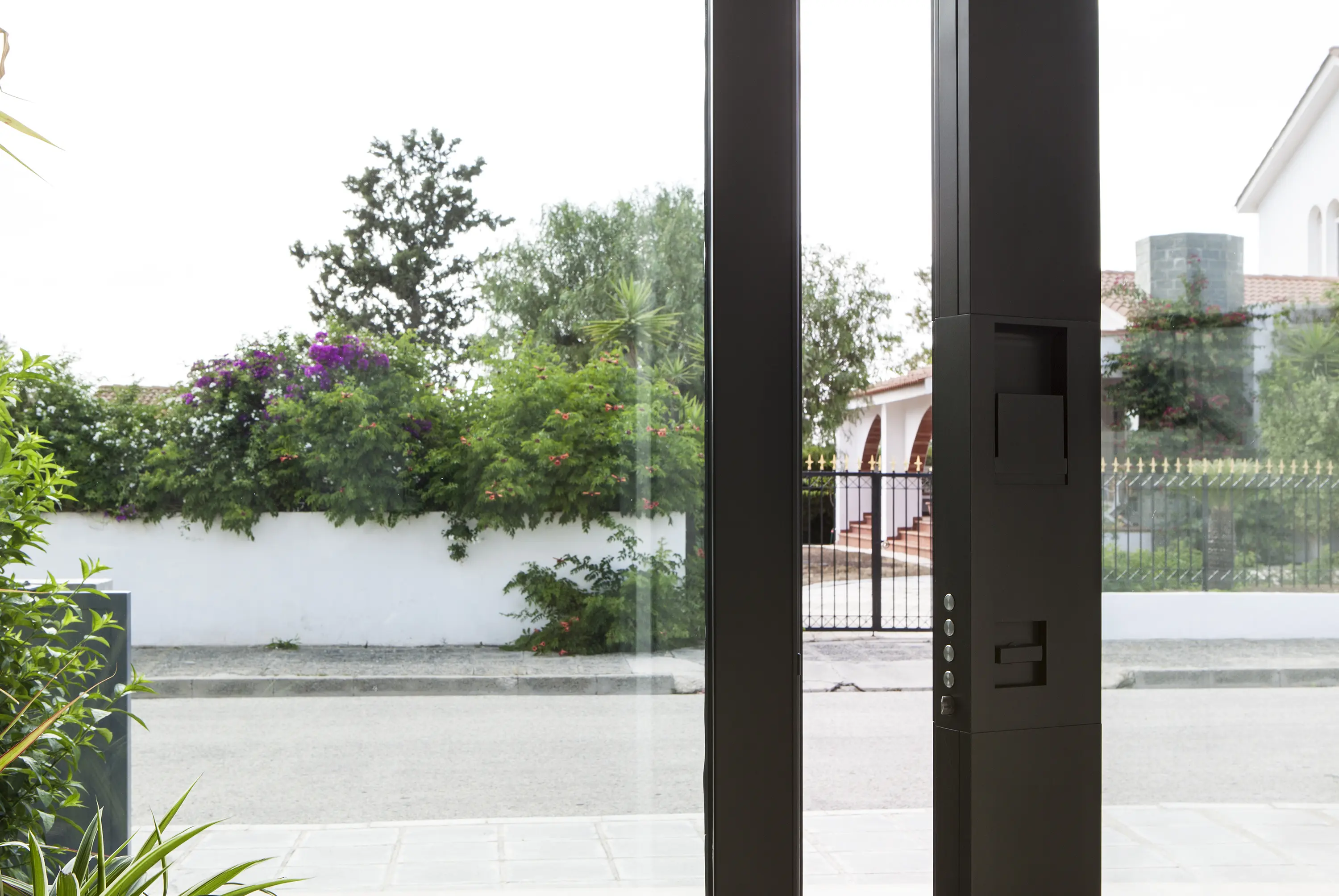 Oikos Venezia – Architetture d’ingresso - Nova | Glass and aluminium safety door