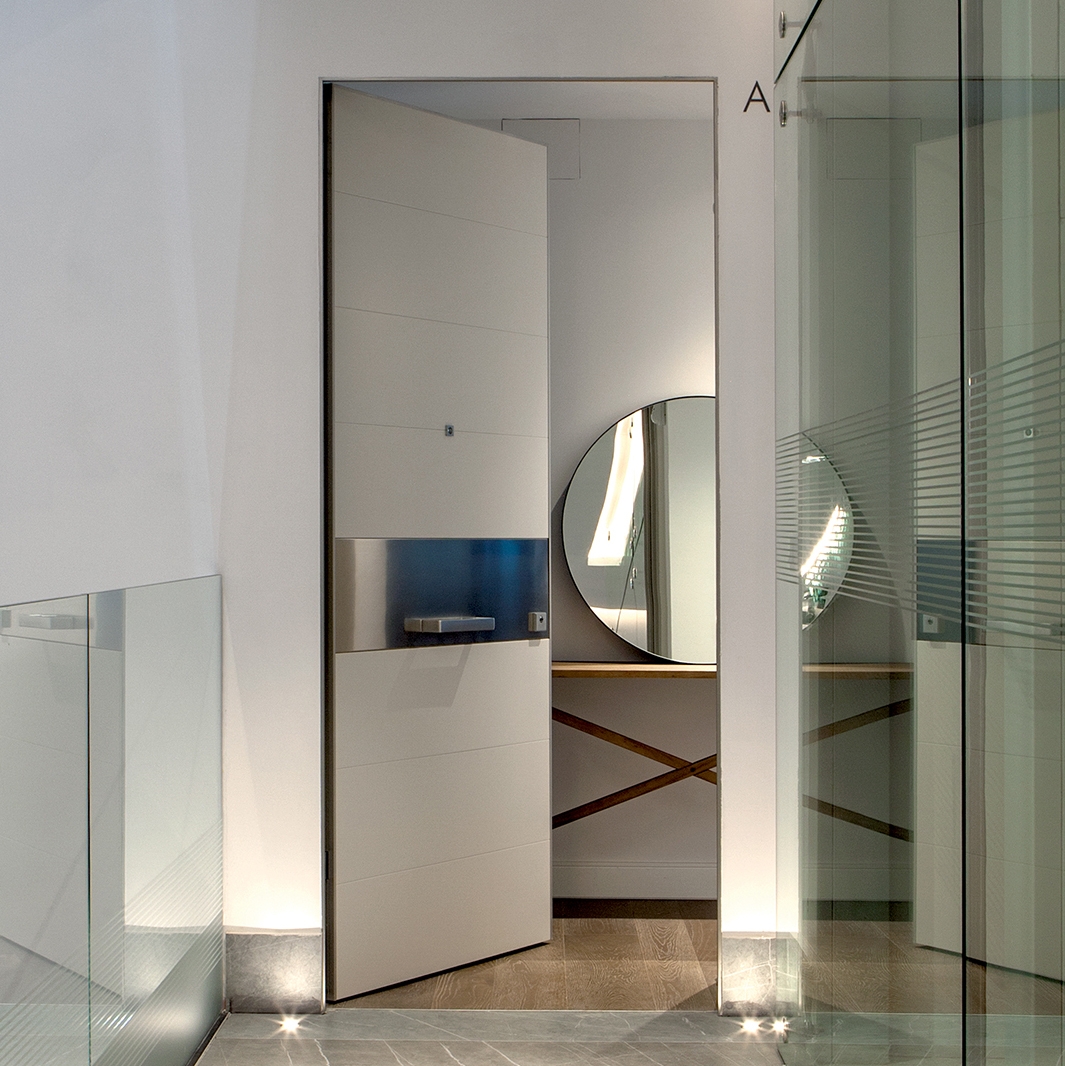 Display product Tekno | The safety door with concealed hinges from manufacturer Oikos Venezia – Architetture d’ingresso