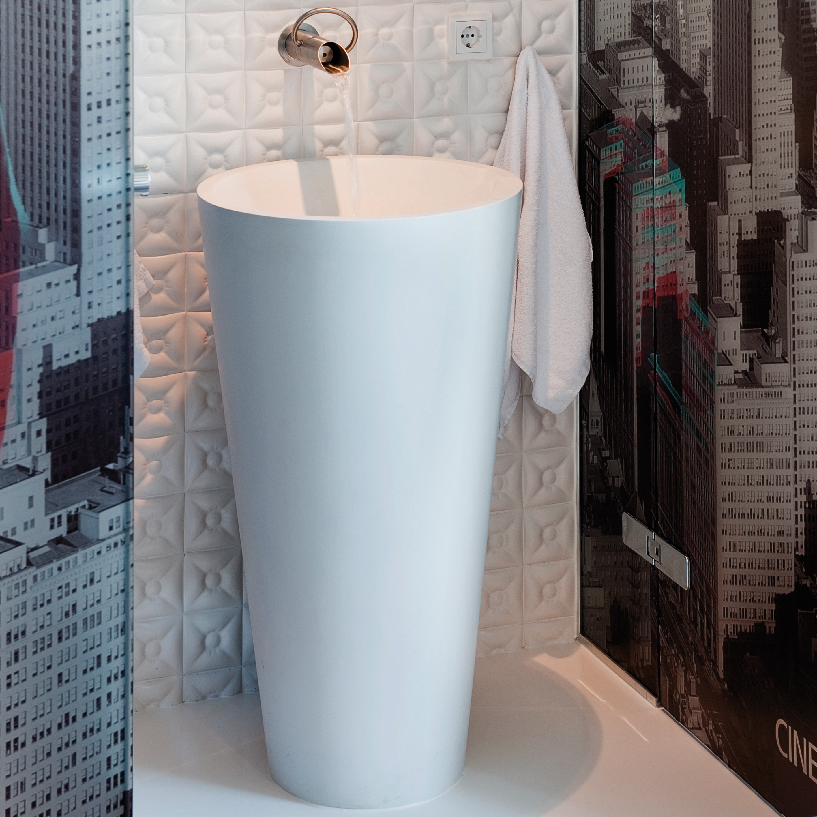 Mostra il prodotto Annelie DADOquartz freestanding pillar basin del produttore DADObaths