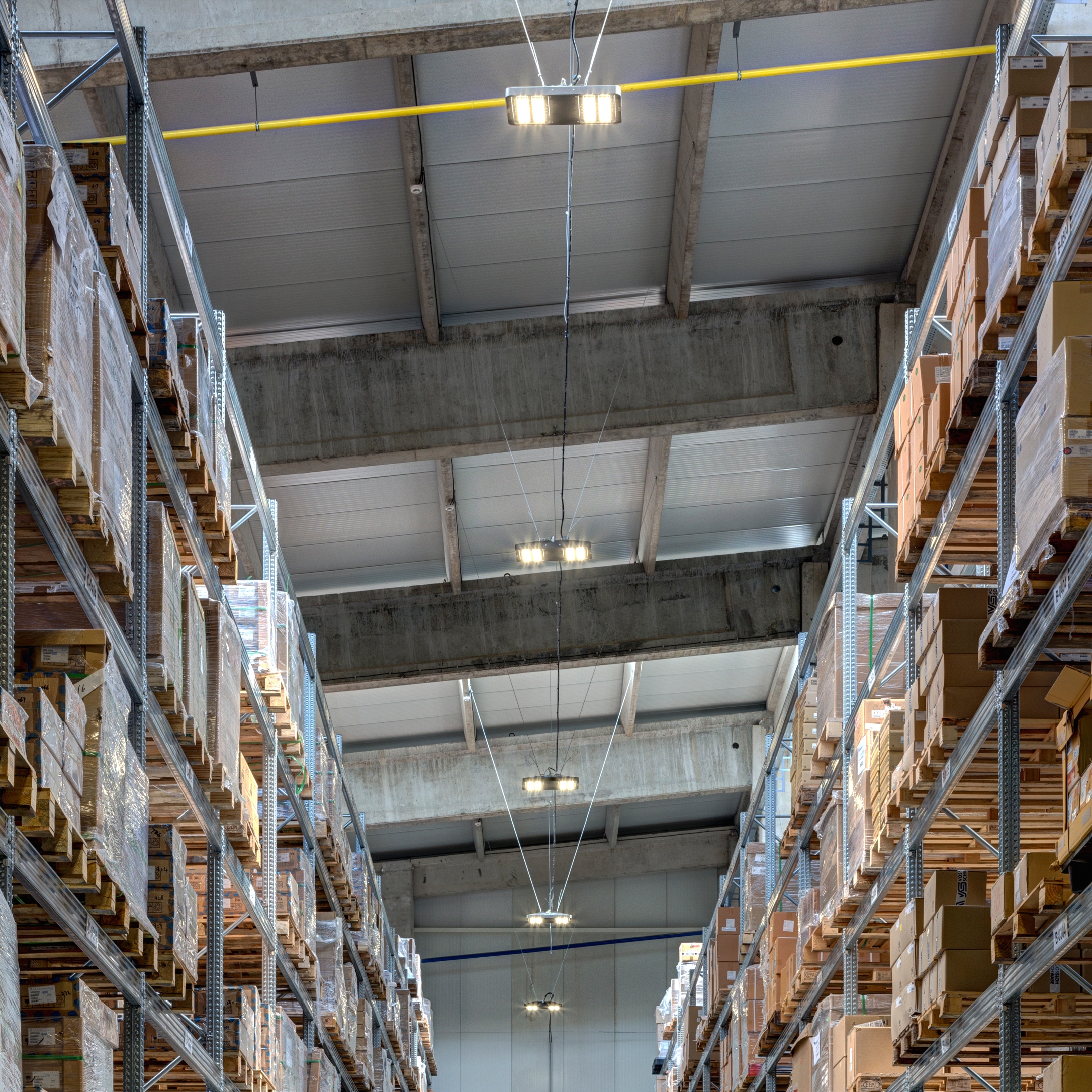LUMINAIRES FOR INDUSTRIAL AND PUBLIC SPACES