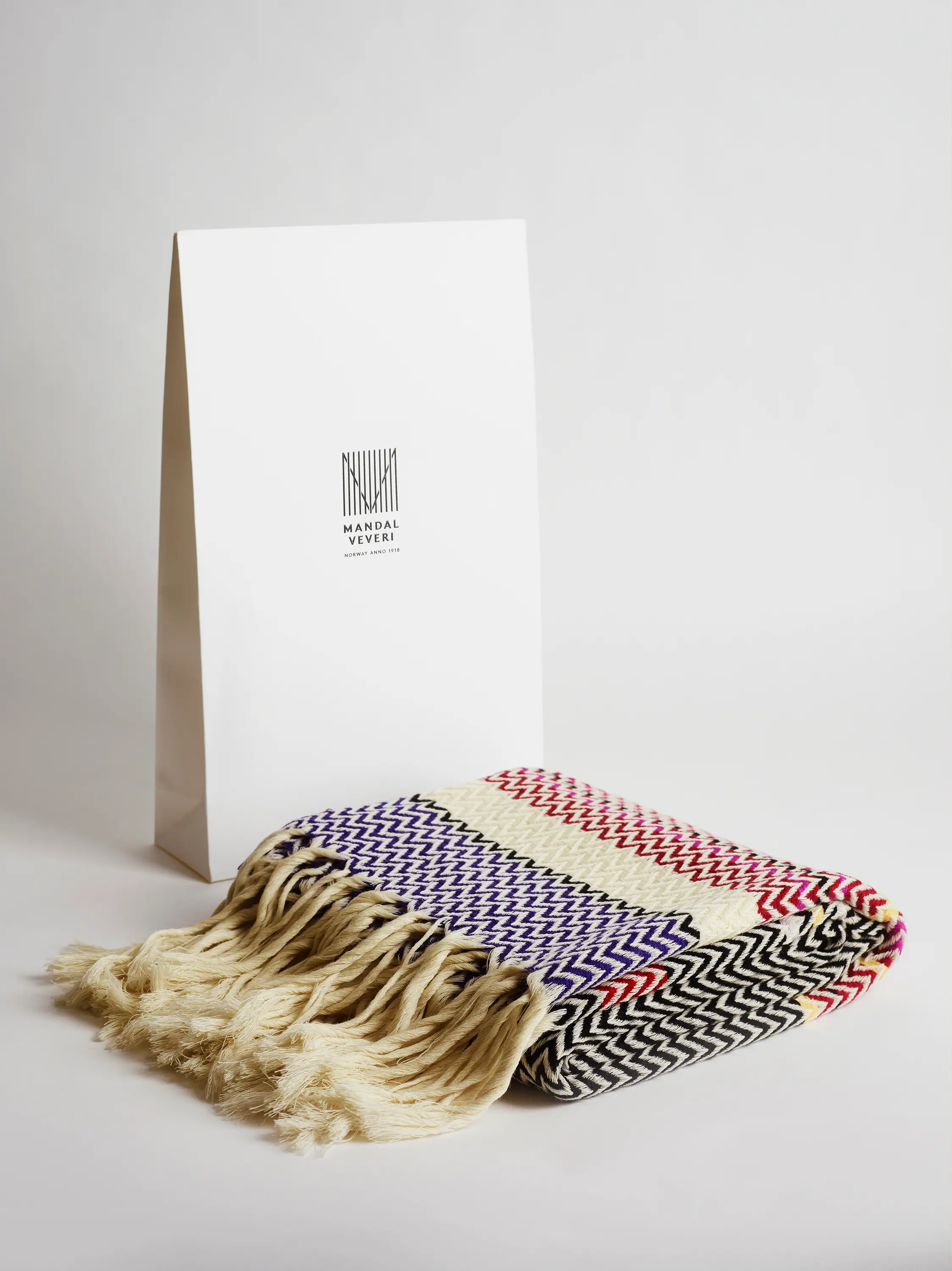 Mandal Veveri - Bunad Blanket Bringeklut