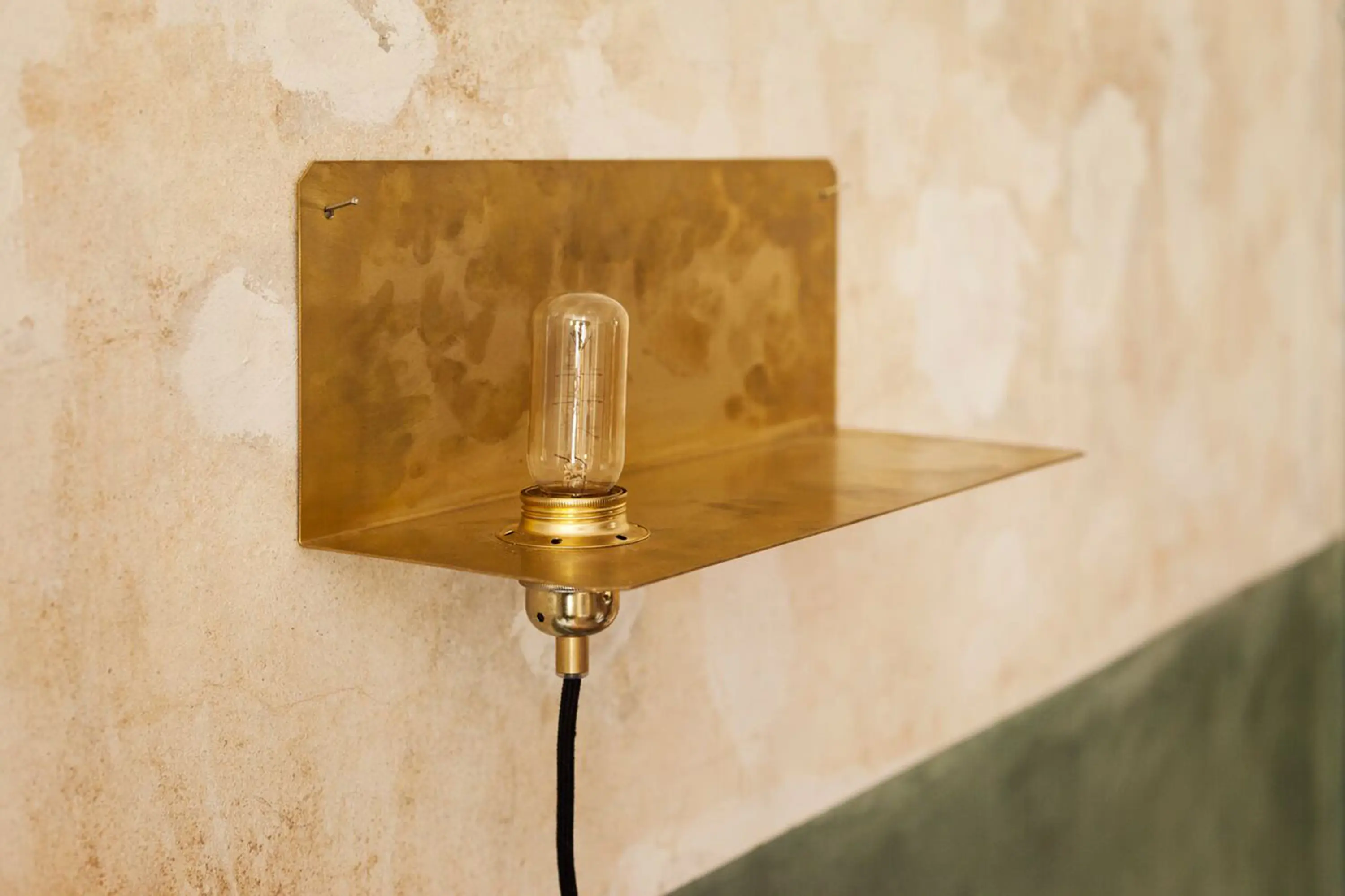 Frama - 90 degrees | Floor | brass