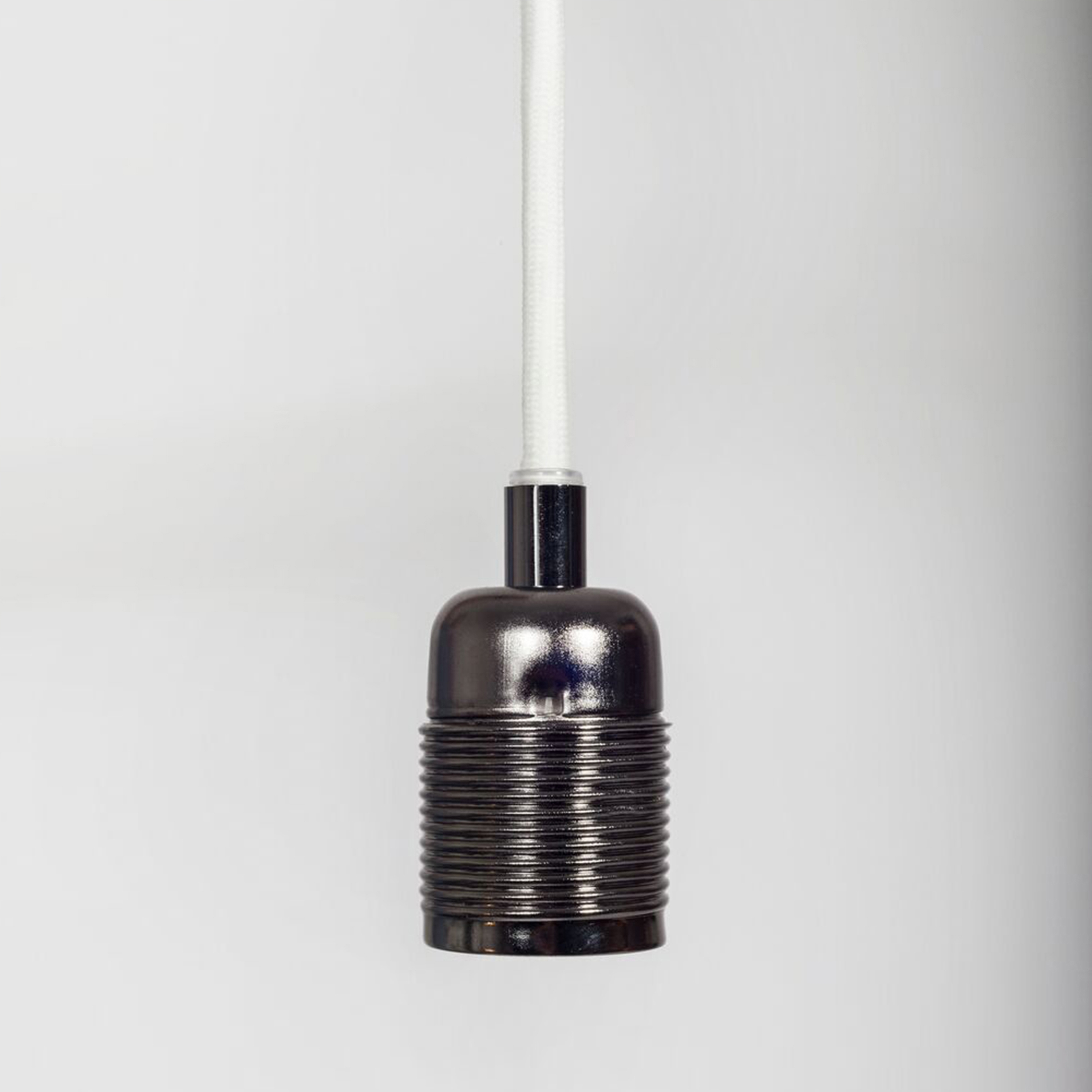 Mostrar el producto E27 pendant Black Chrome / White Cable del fabricante Frama