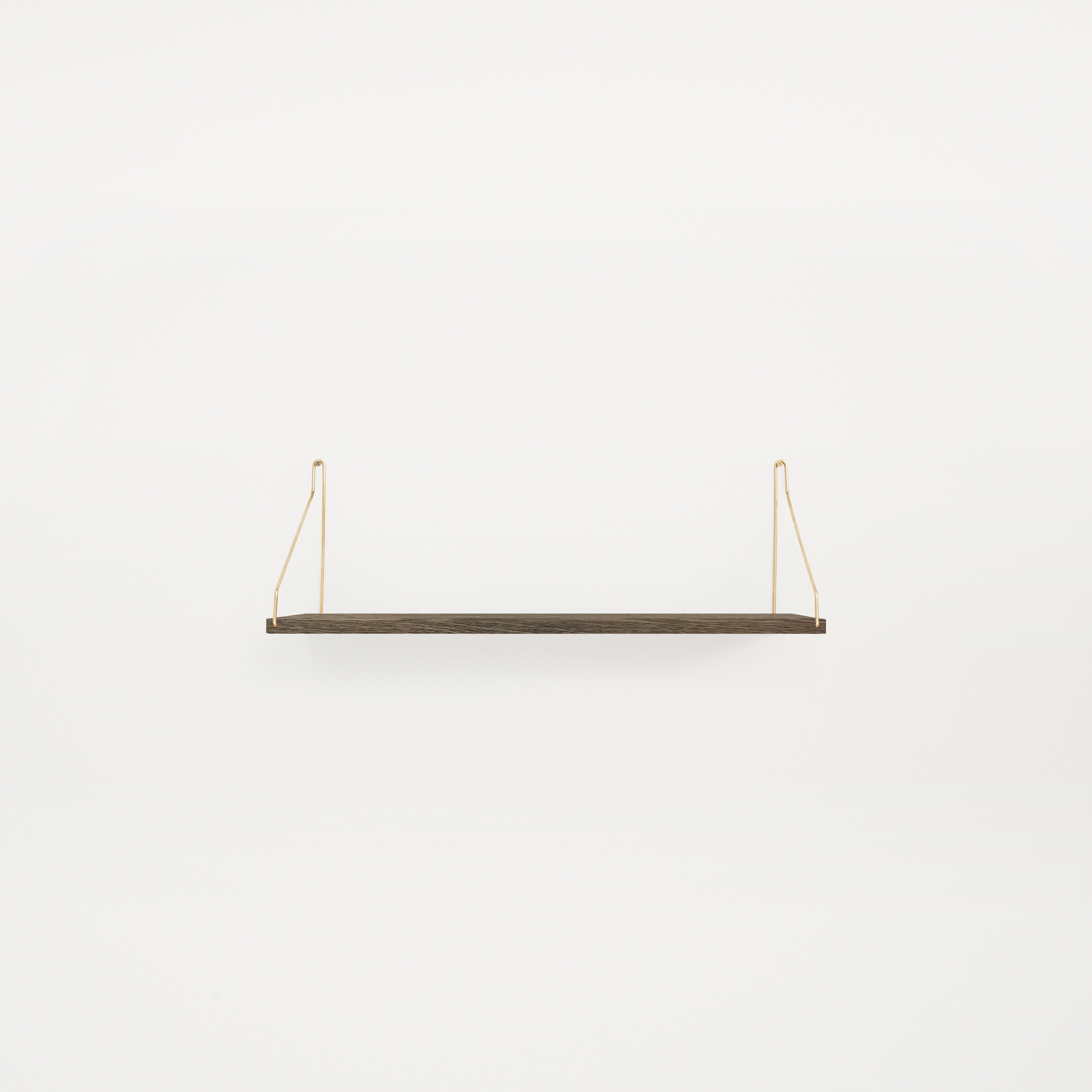 Mostrar el producto Shelf Dark Oiled | 60w-20d Brass Brackets del fabricante Frama