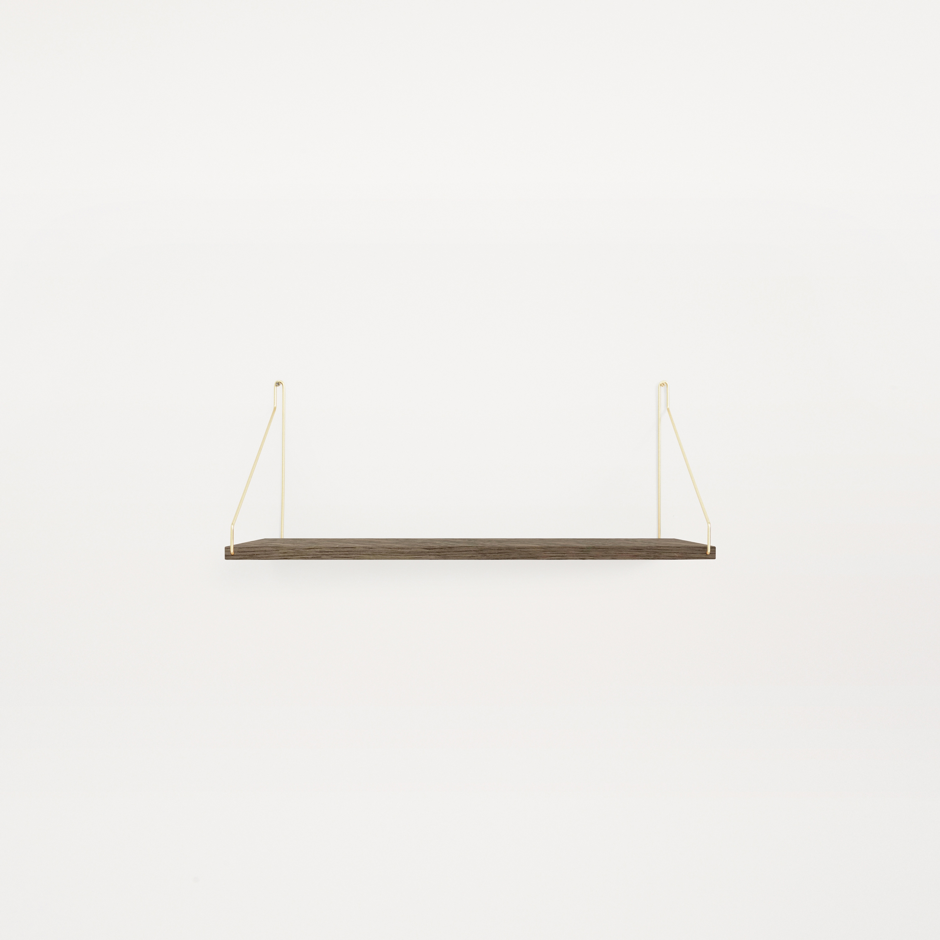 Mostrar el producto Shelf Dark Oiled | 60w-27d Brass Brackets del fabricante Frama